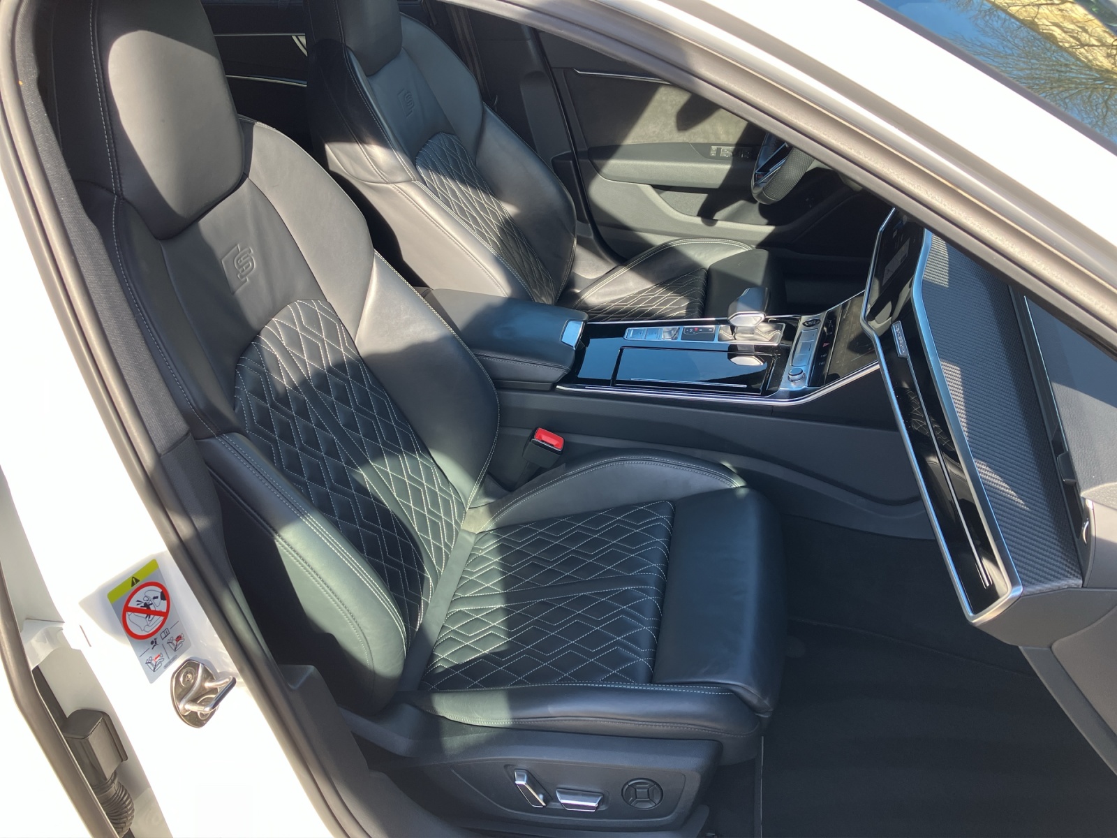Fahrzeugabbildung Audi A6 Avant 55 TFSI e Q sport S line MATRIX ACC AHK 19
