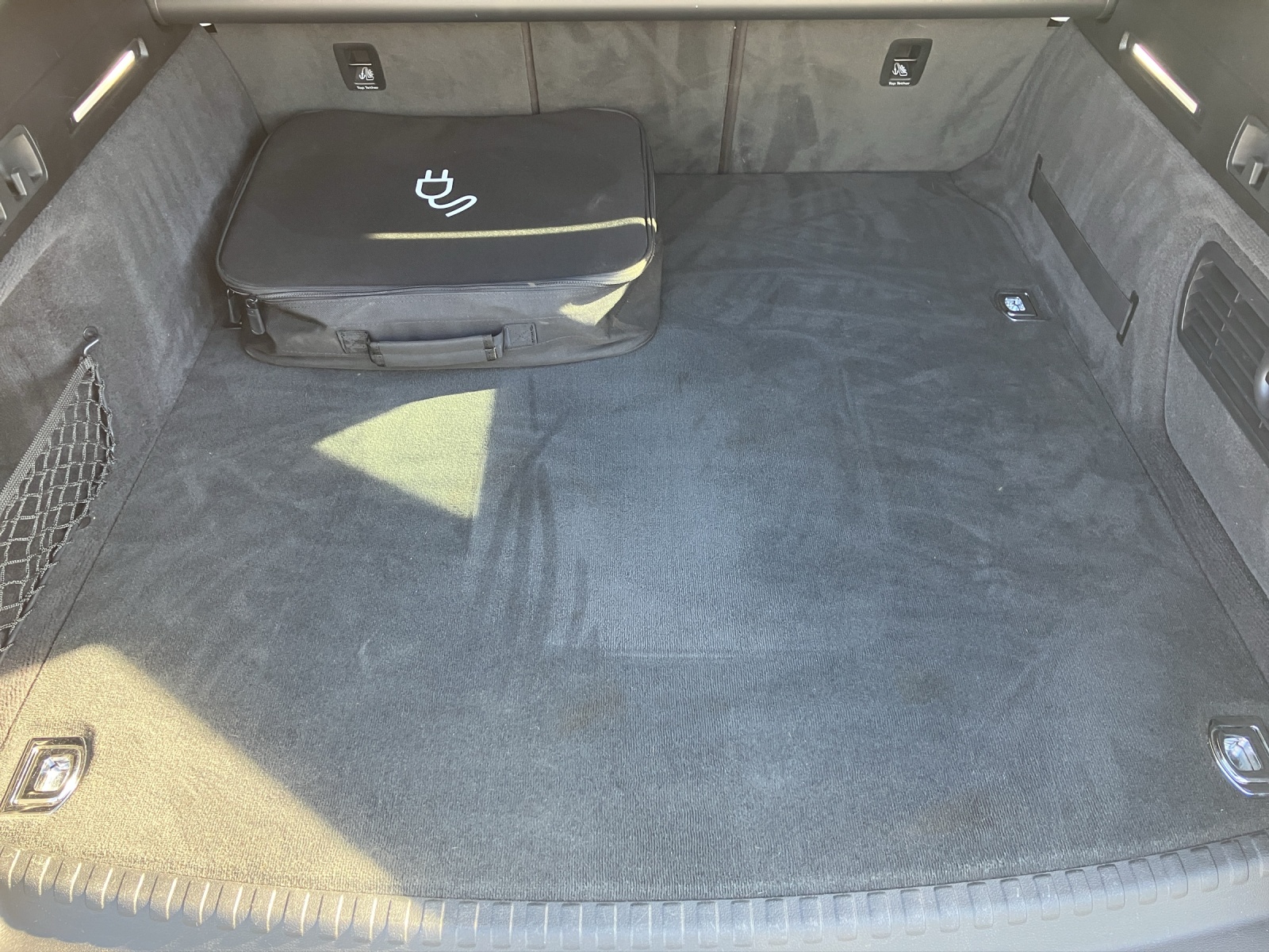 Fahrzeugabbildung Audi A6 Avant 55 TFSI e Q sport S line MATRIX ACC AHK 19