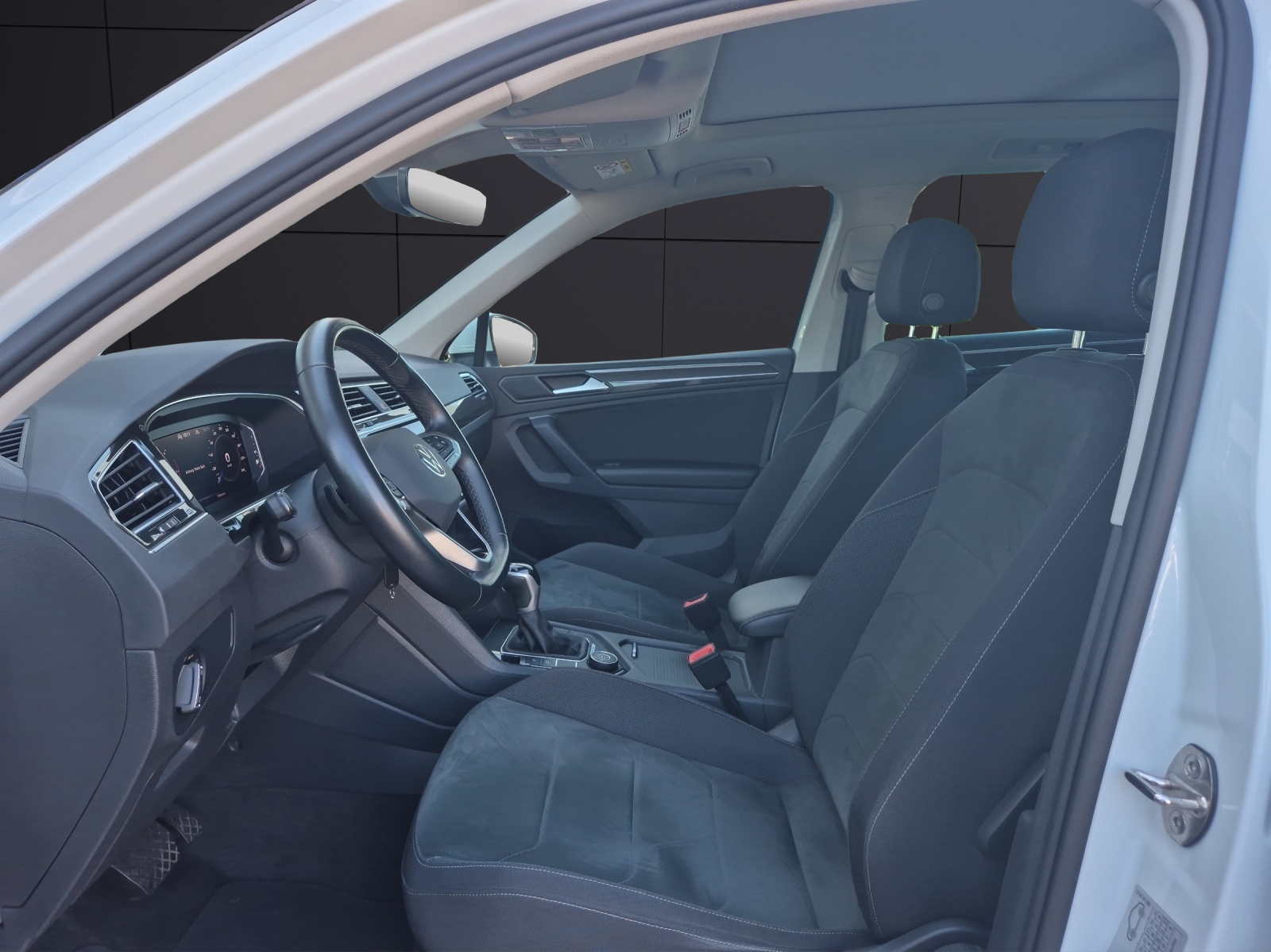 Fahrzeugabbildung Volkswagen Tiguan TDI Elegance DSG 4M Matrix AID Pano ACC PDC SH 18