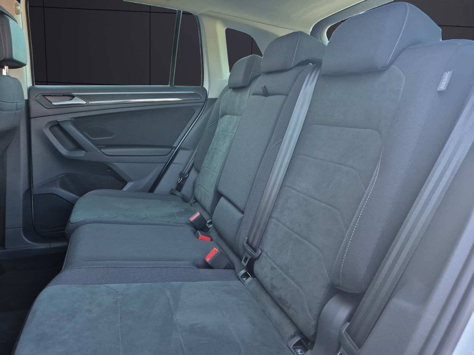 Fahrzeugabbildung Volkswagen Tiguan TDI Elegance DSG 4M Matrix AID Pano ACC PDC SH 18