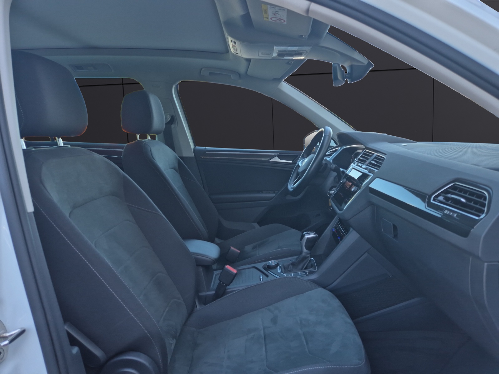 Fahrzeugabbildung Volkswagen Tiguan TDI Elegance DSG 4M Matrix AID Pano ACC PDC SH 18