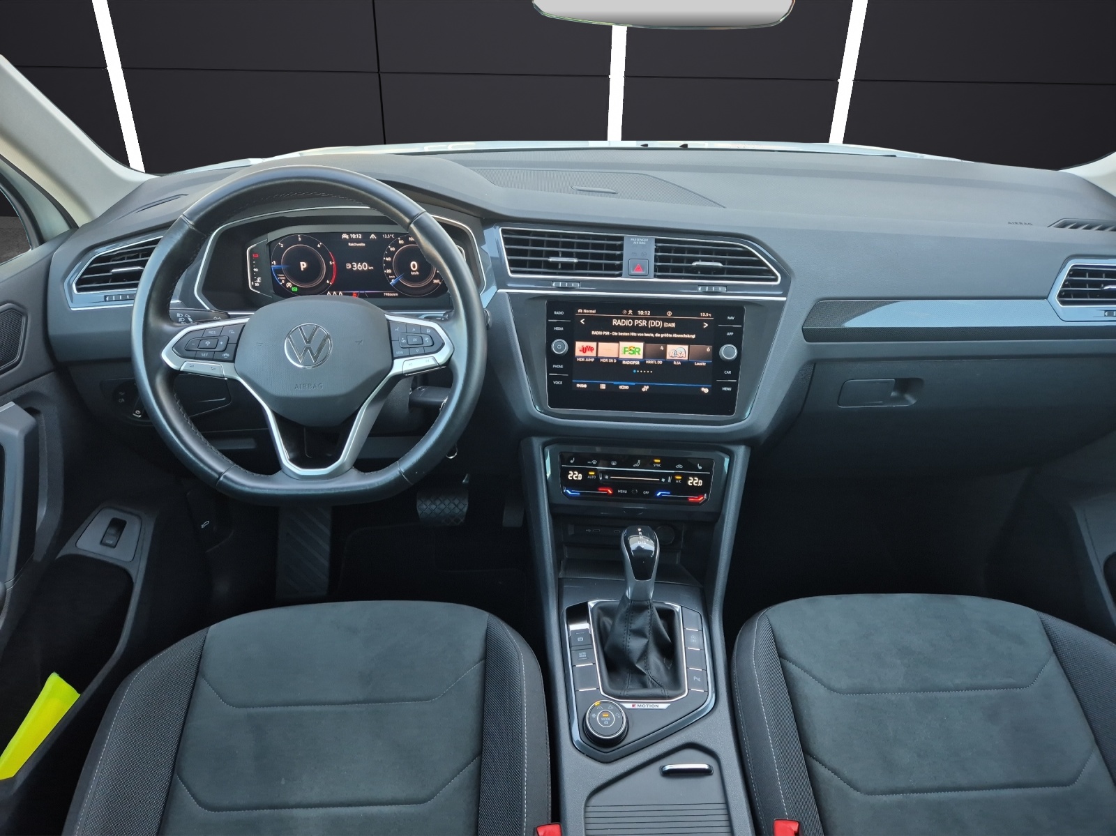 Fahrzeugabbildung Volkswagen Tiguan TDI Elegance DSG 4M Matrix AID Pano ACC PDC SH 18