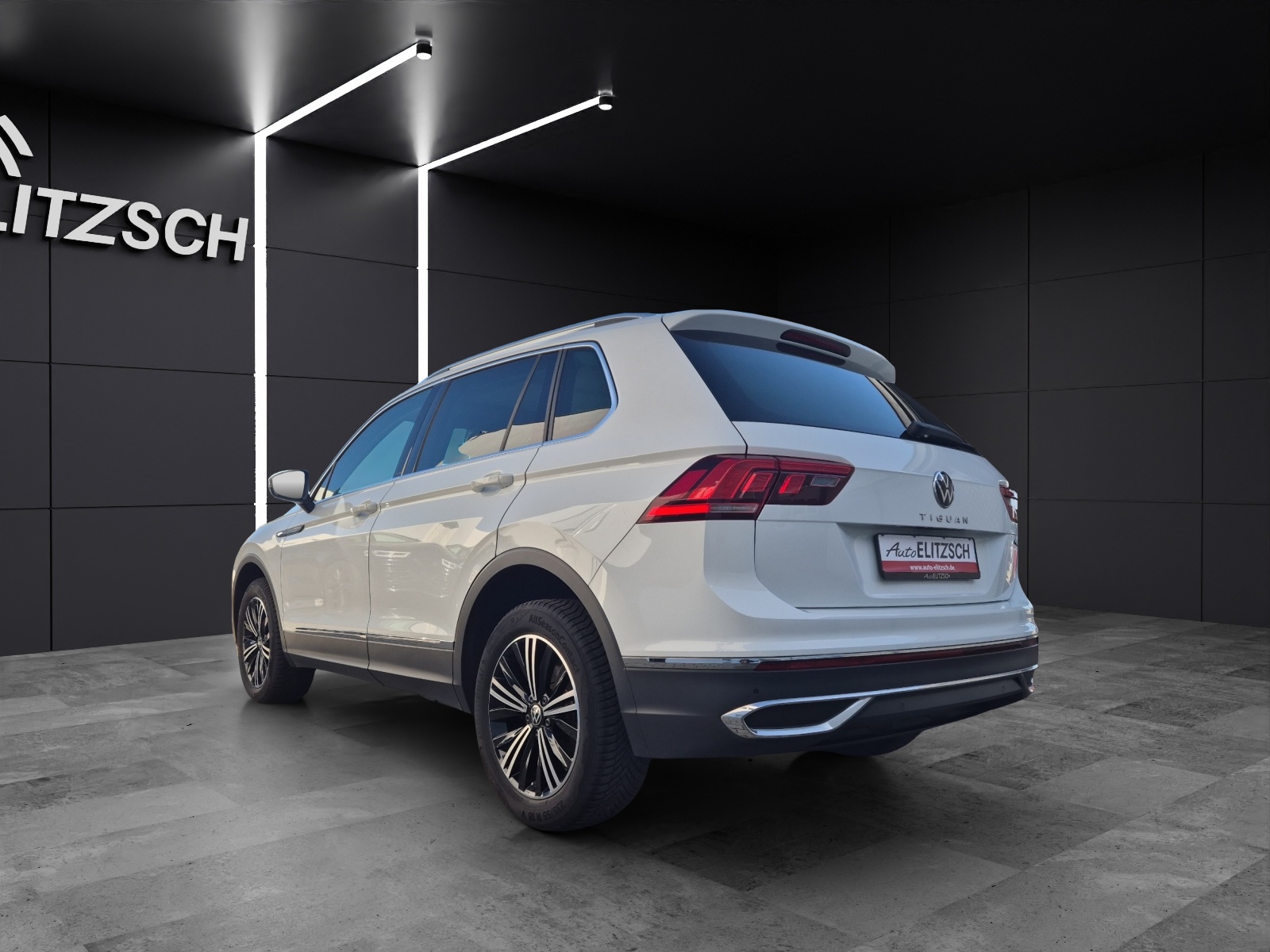 Fahrzeugabbildung Volkswagen Tiguan TDI Elegance DSG 4M Matrix AID Pano ACC PDC SH 18