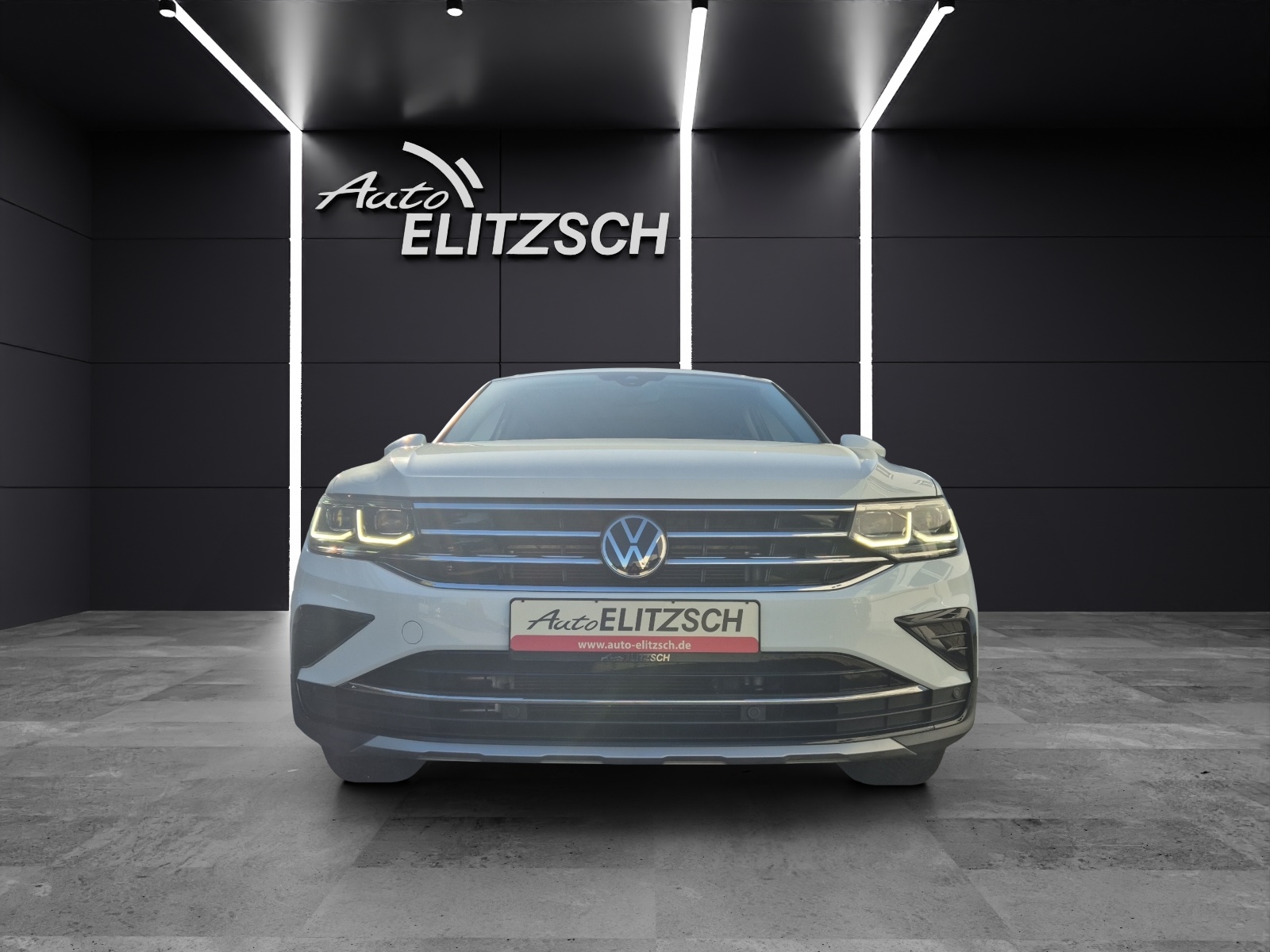 Fahrzeugabbildung Volkswagen Tiguan TDI Elegance DSG 4M Matrix AID Pano ACC PDC SH 18
