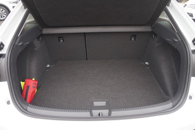 Fahrzeugabbildung Volkswagen Taigo TSI LED AHK AID GRA PDC SH