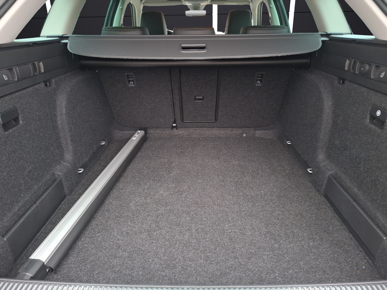Fahrzeugabbildung SKODA Superb Combi TDI Style DSG Standhzg. Matrix Navi Leder AID ACC SH