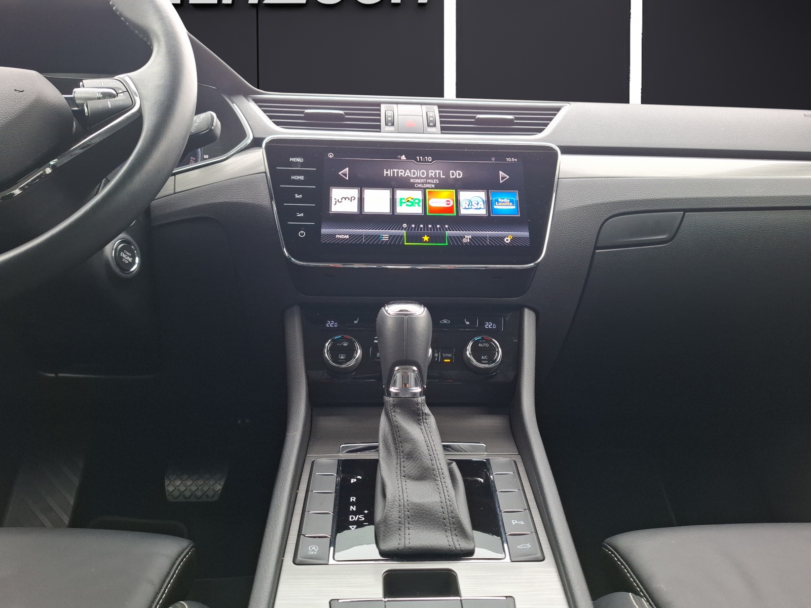 Fahrzeugabbildung SKODA Superb Combi TDI Style DSG Standhzg. Matrix Navi Leder AID ACC SH