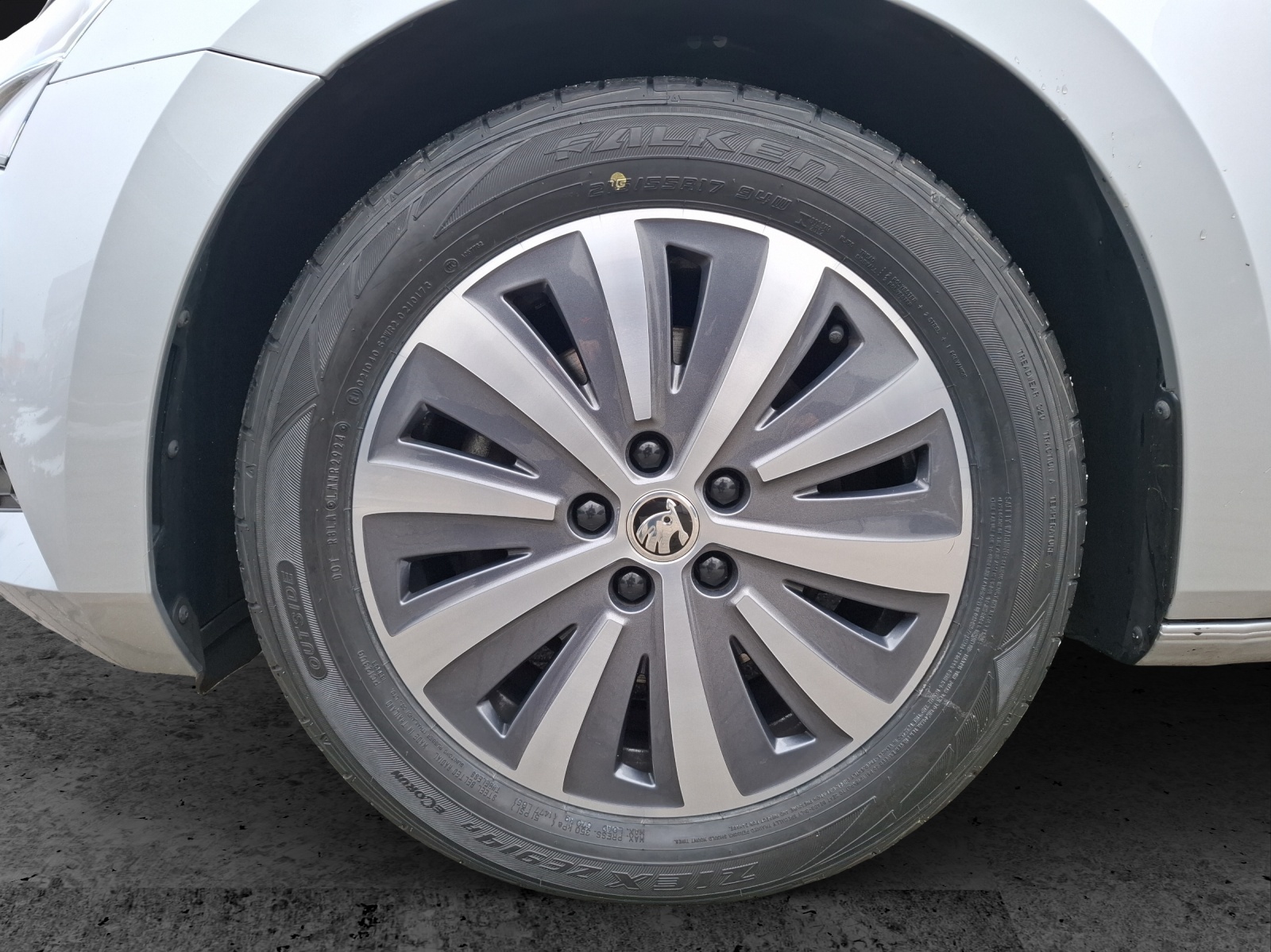 Fahrzeugabbildung SKODA Superb Combi TDI Style DSG Standhzg. Matrix Navi Leder AID ACC SH