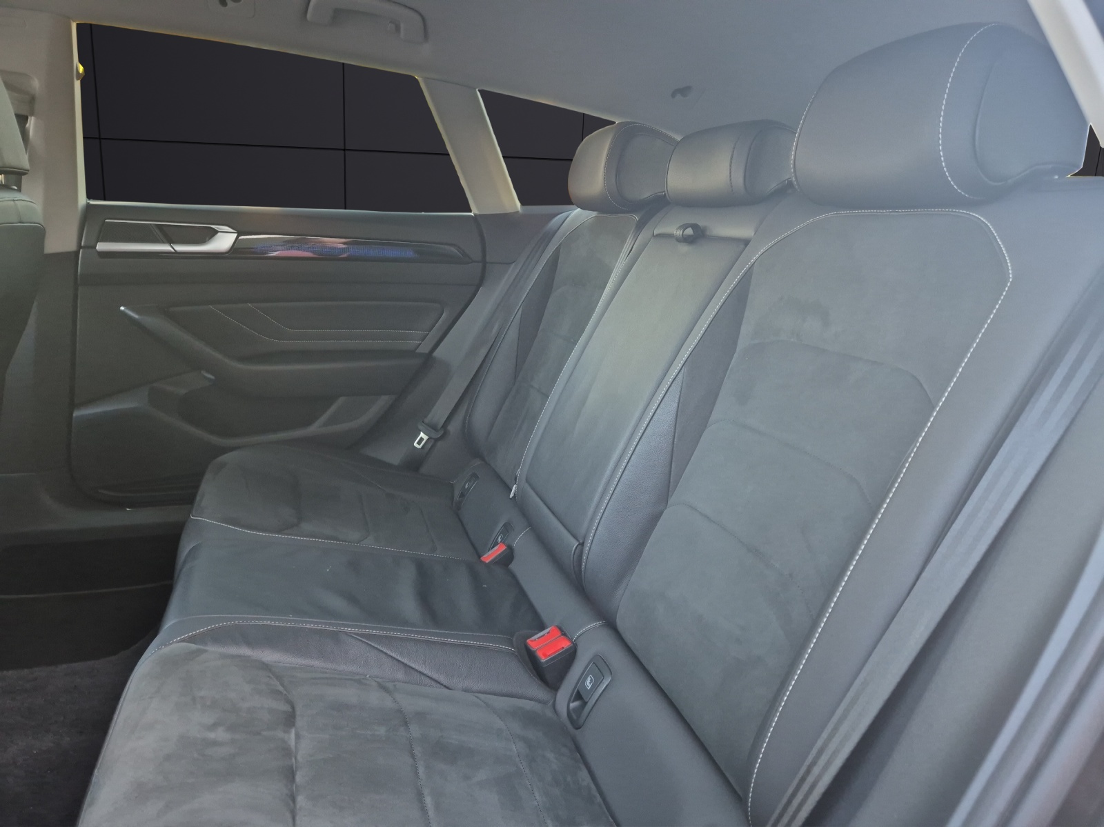 Fahrzeugabbildung Volkswagen Arteon SB TDI Elegance DSG 4M LED AHK Navi AID ACC SH 19
