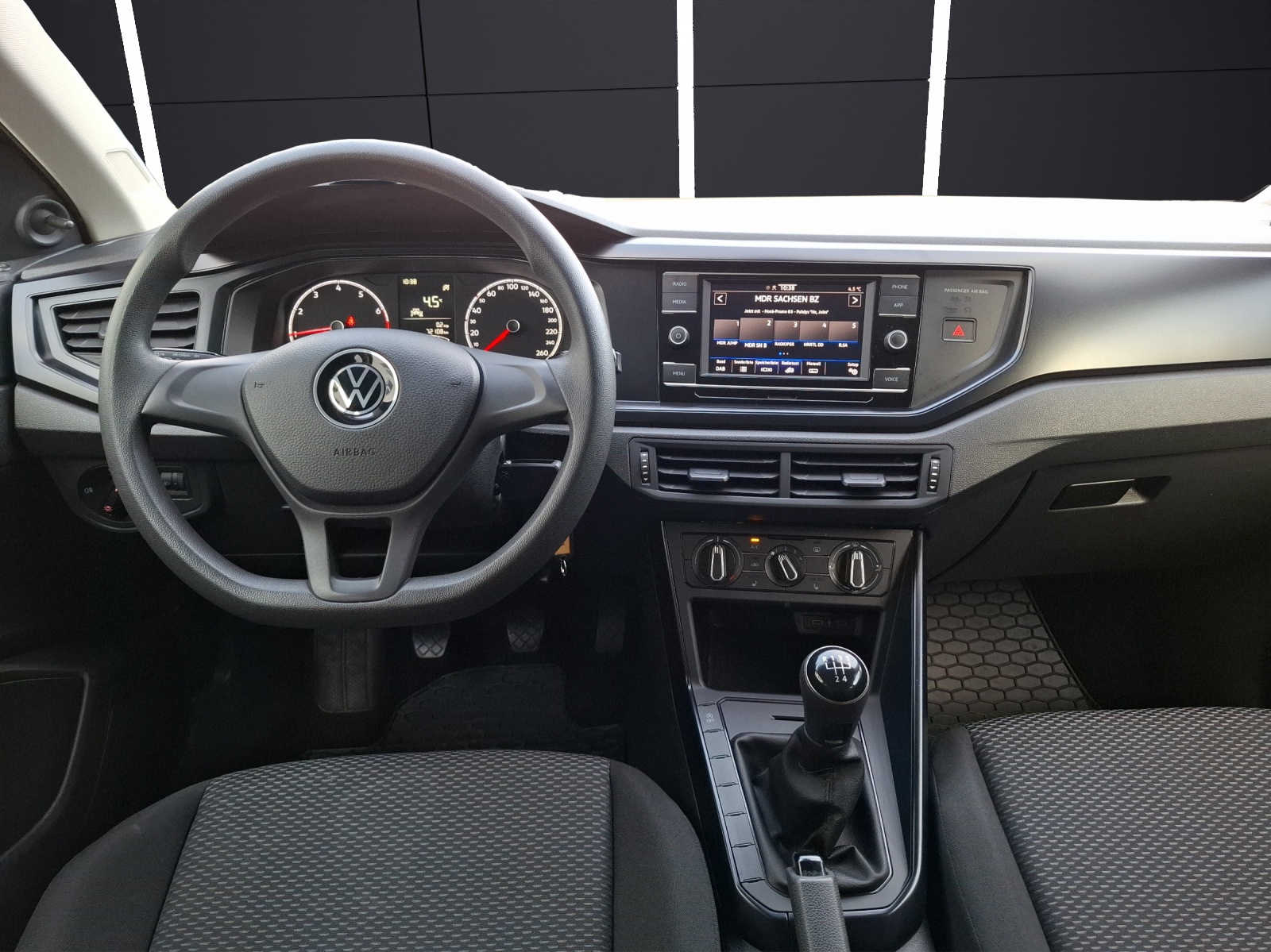 Fahrzeugabbildung Volkswagen Polo 1.0 Trendline Klima DAB SH