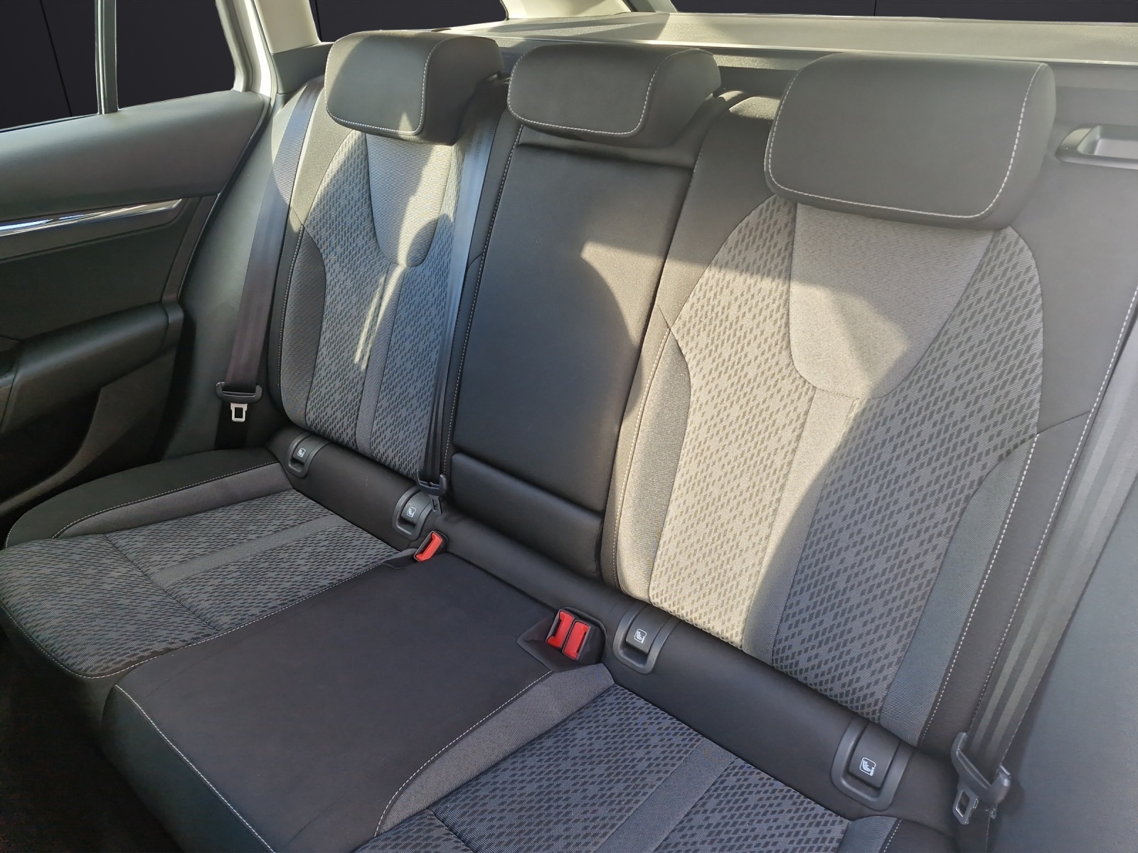 Fahrzeugabbildung SKODA Octavia Combi First Edition iV 1.4 TSI DSG KLIMA LED KAMERA