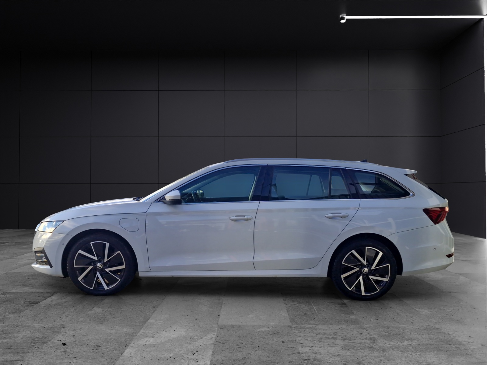 Fahrzeugabbildung SKODA Octavia Combi First Edition iV 1.4 TSI DSG KLIMA LED KAMERA