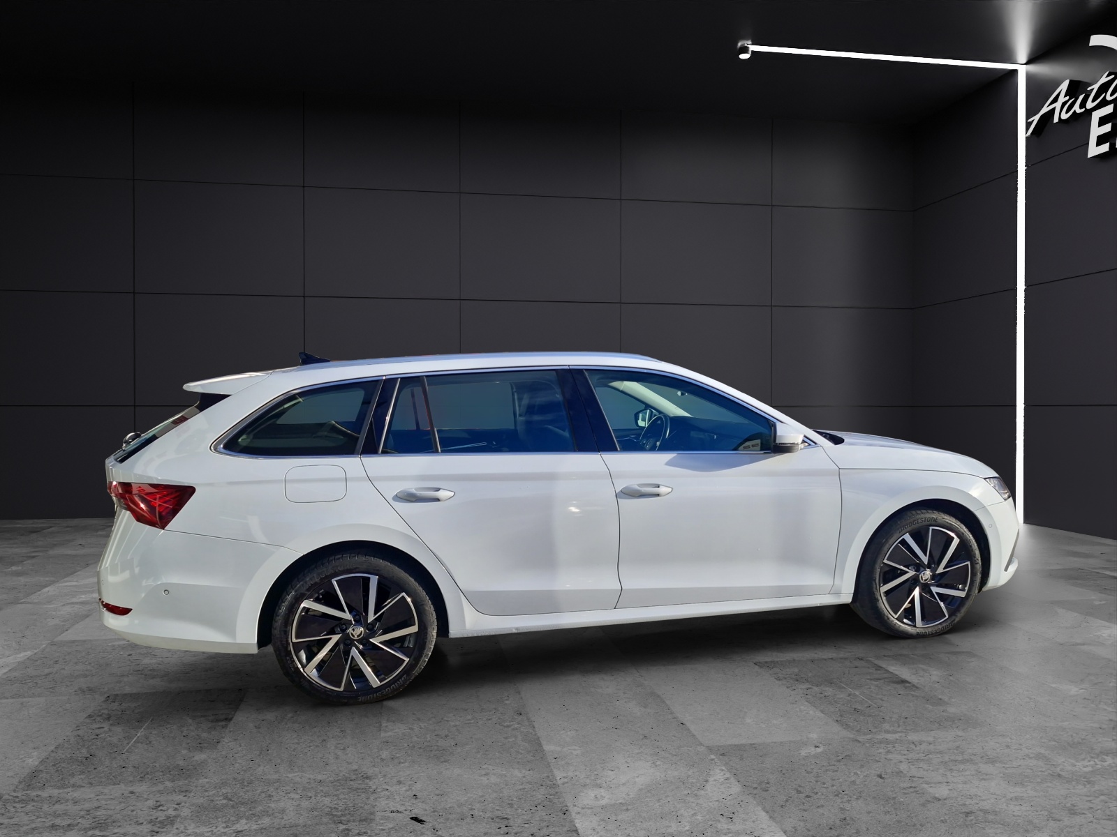 Fahrzeugabbildung SKODA Octavia Combi First Edition iV 1.4 TSI DSG KLIMA LED KAMERA