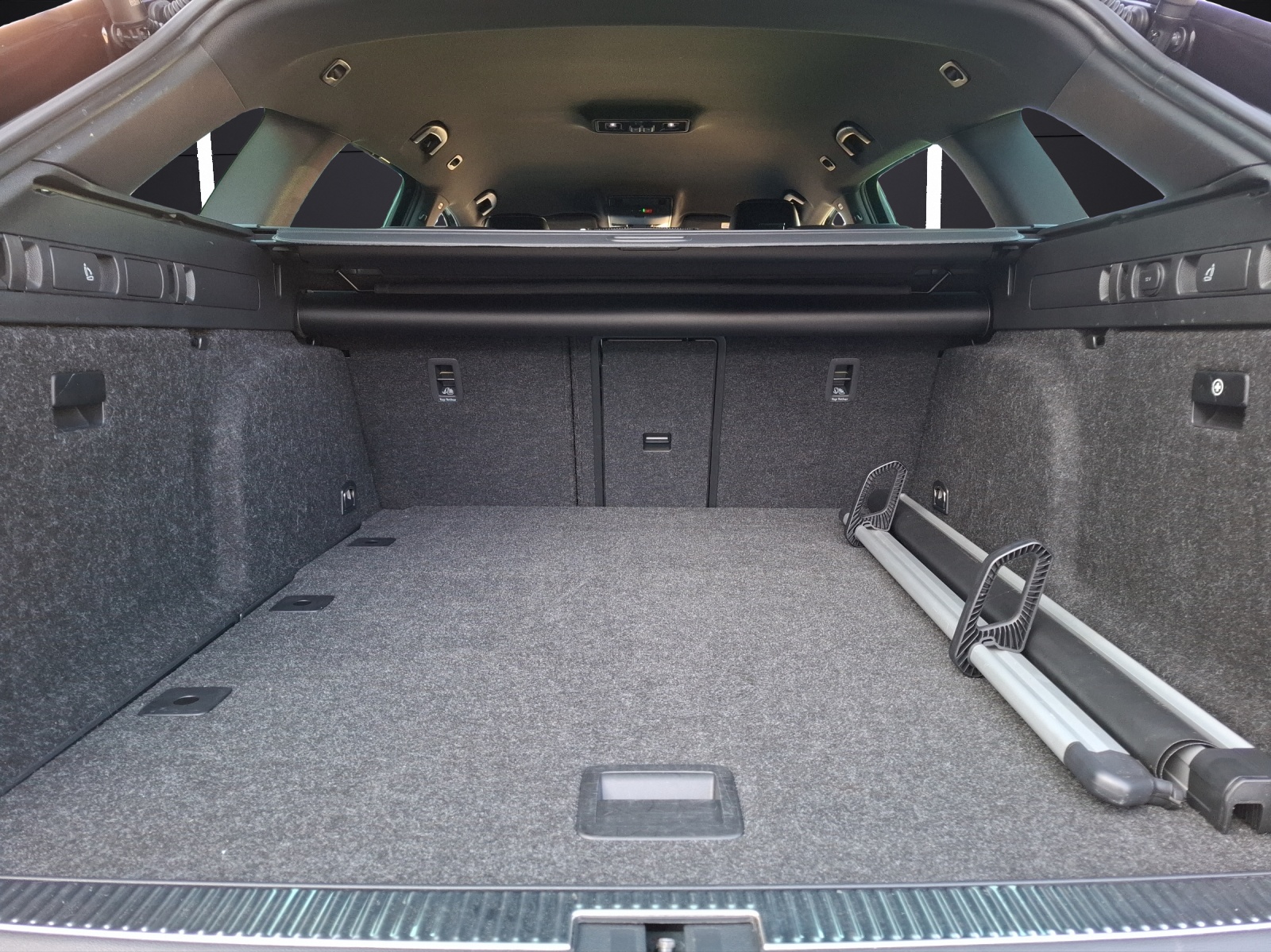 Fahrzeugabbildung SKODA Superb Combi TDI L&K DSG 4x4, STH Matrix Návi AID ACC 360° Leder 18