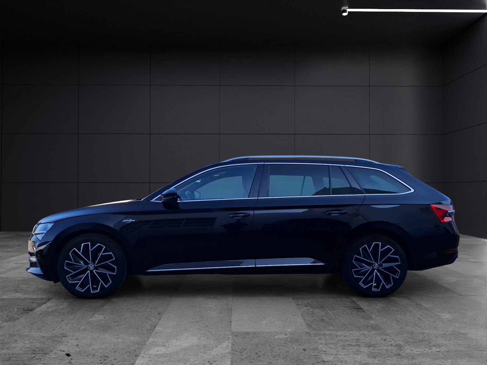 Fahrzeugabbildung SKODA Superb Combi TDI L&K DSG 4x4, STH Matrix Návi AID ACC 360° Leder 18
