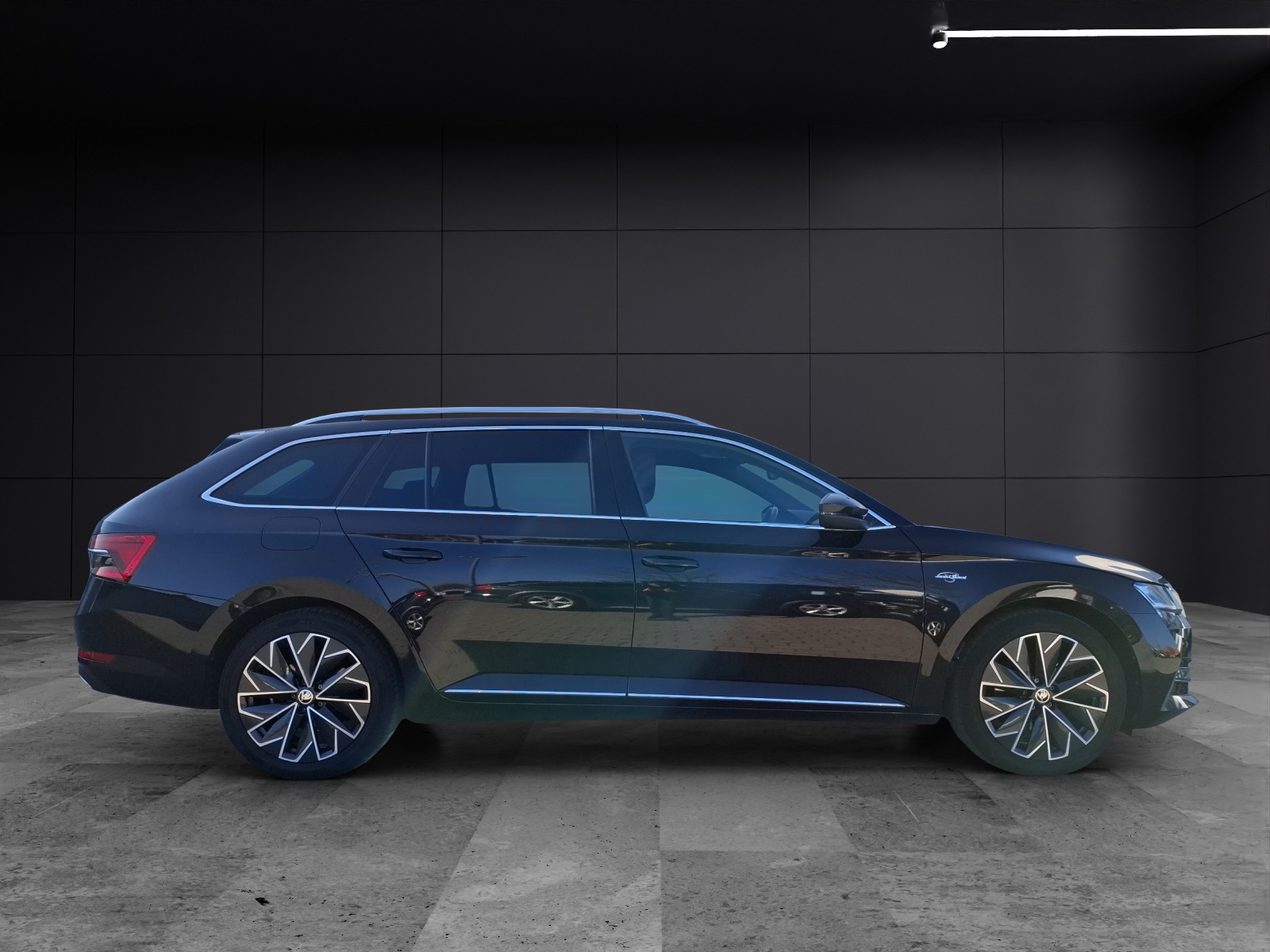 Fahrzeugabbildung SKODA Superb Combi TDI L&K DSG 4x4, STH Matrix Návi AID ACC 360° Leder 18