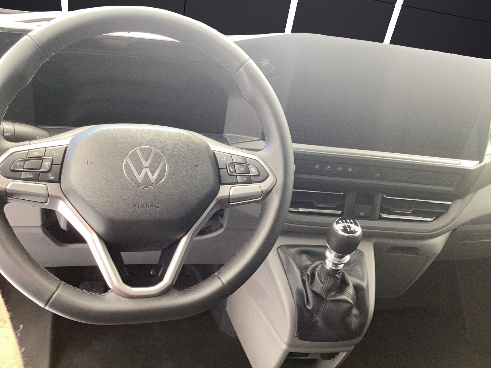 Fahrzeugabbildung Volkswagen T7 Transporter Kasten TDI 81 kW KR PDK LANE ASSIST