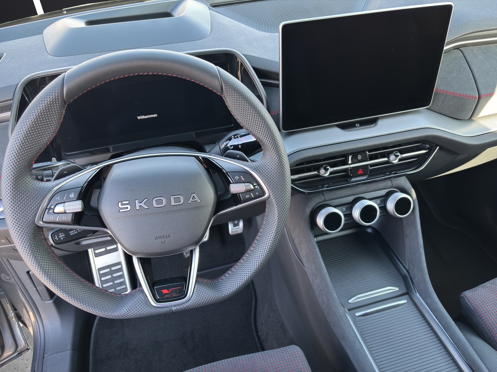 Fahrzeugabbildung SKODA Kodiaq RS 2.0 TSI 4x4 AHZ HUD MATRIX DCC