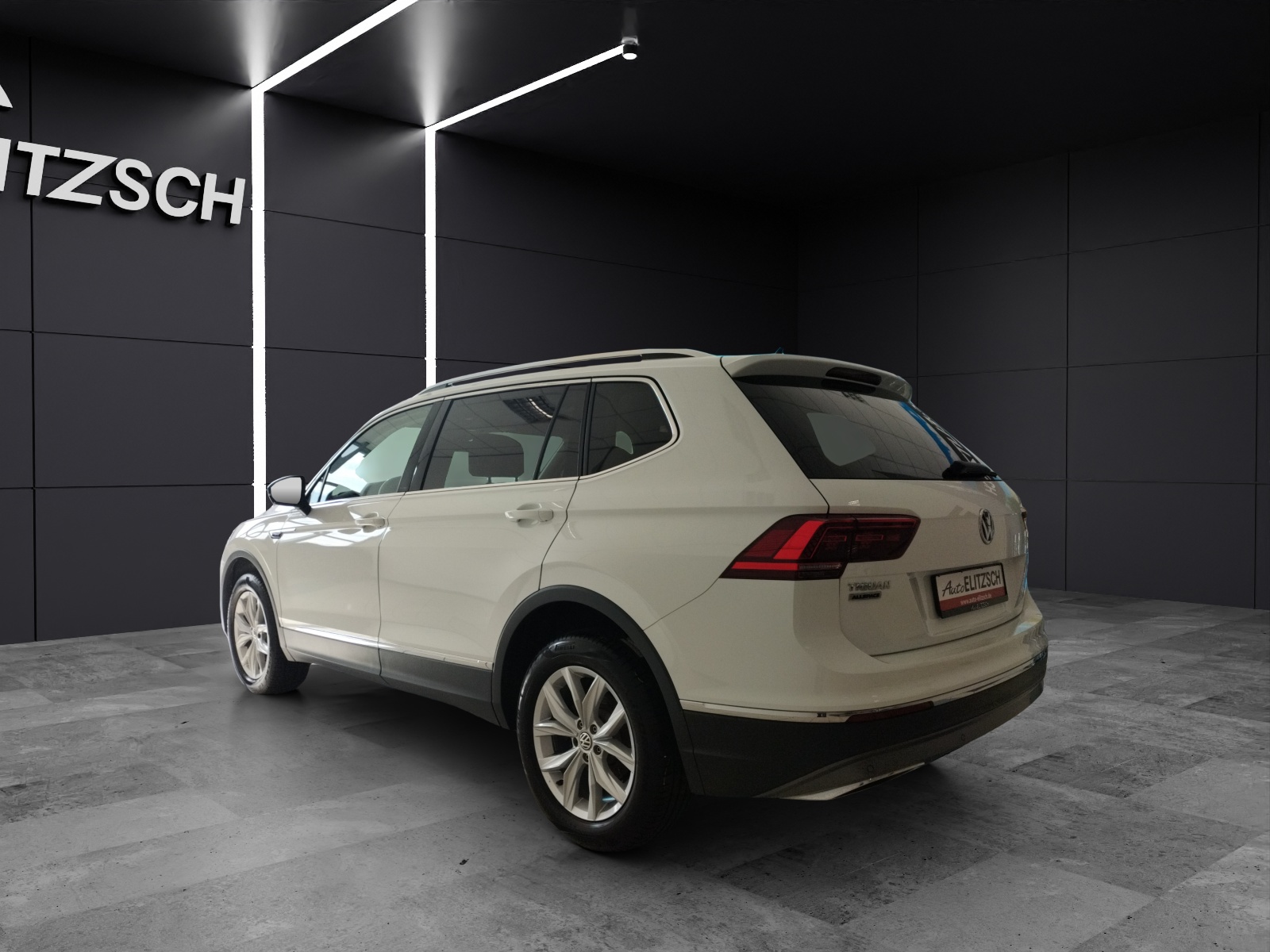 Fahrzeugabbildung Volkswagen Tiguan Allspace Highline 4M TDI DSG LED ACC AHK SHZ PDC Navi
