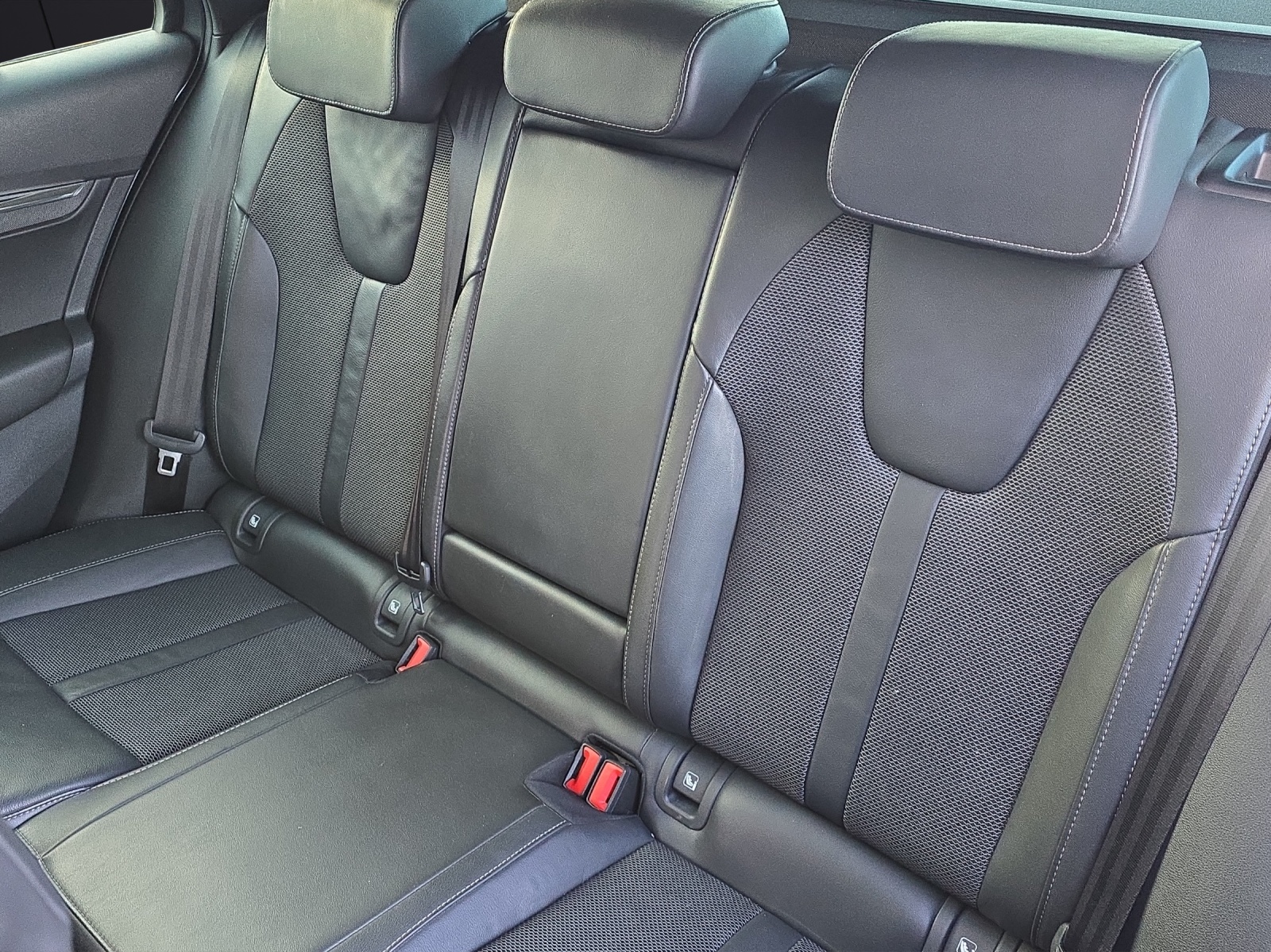 Fahrzeugabbildung SKODA Octavia Combi First Edition iV 1.4 ACC KAMERA LED