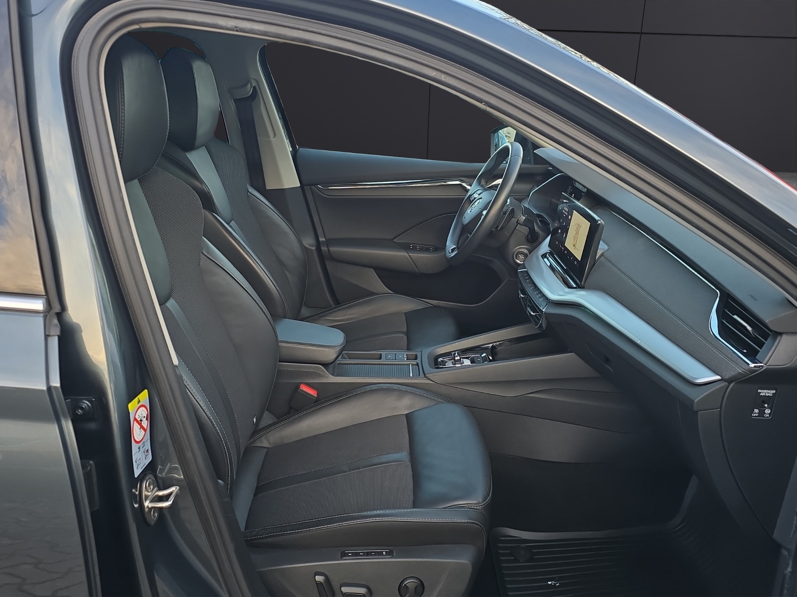 Fahrzeugabbildung SKODA Octavia Combi First Edition iV 1.4 ACC KAMERA LED