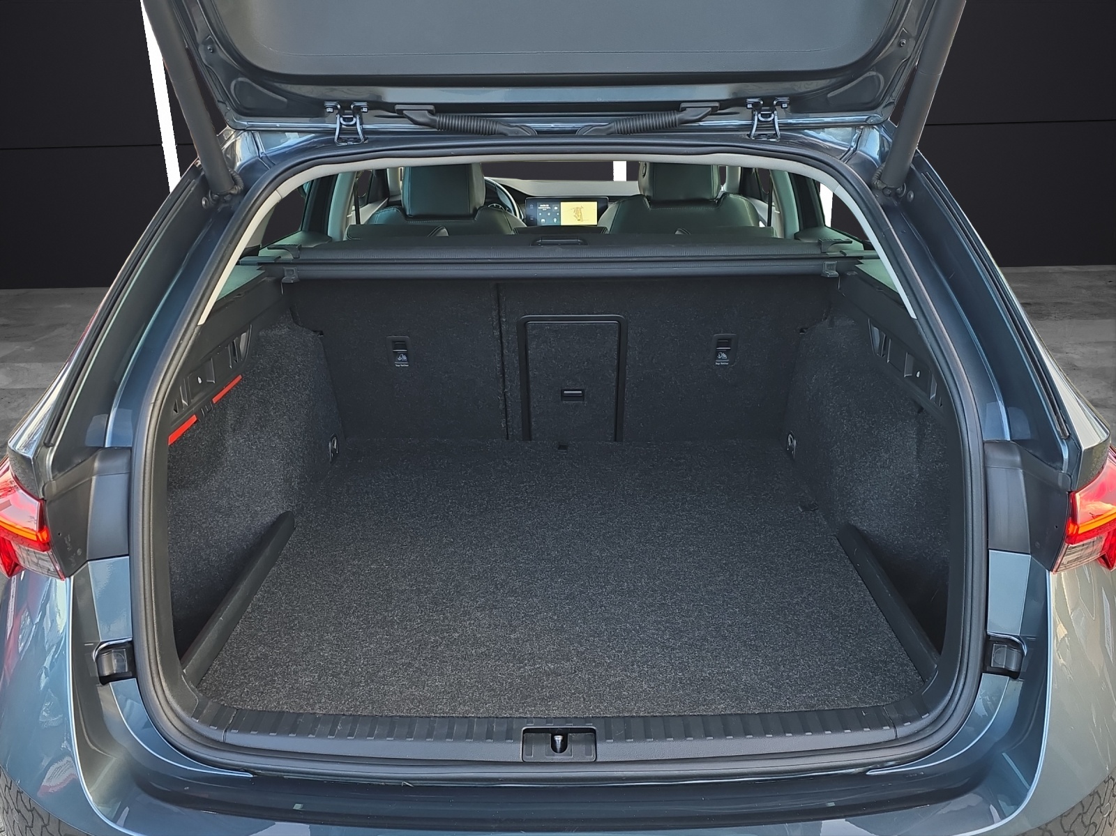 Fahrzeugabbildung SKODA Octavia Combi First Edition iV 1.4 ACC KAMERA LED