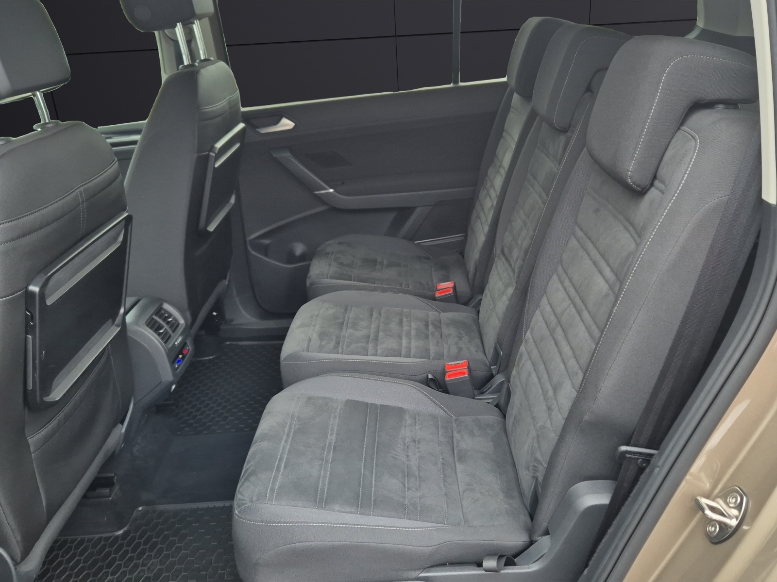 Fahrzeugabbildung Volkswagen Touran 2.0 TDI Comfortline DSG ACC Standhzg SHZ RFK