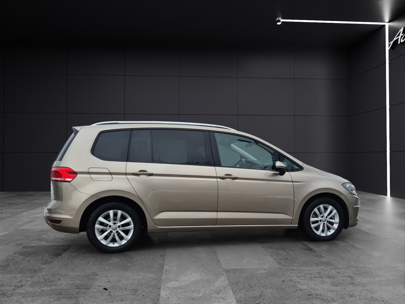 Fahrzeugabbildung Volkswagen Touran 2.0 TDI Comfortline DSG ACC Standhzg SHZ RFK