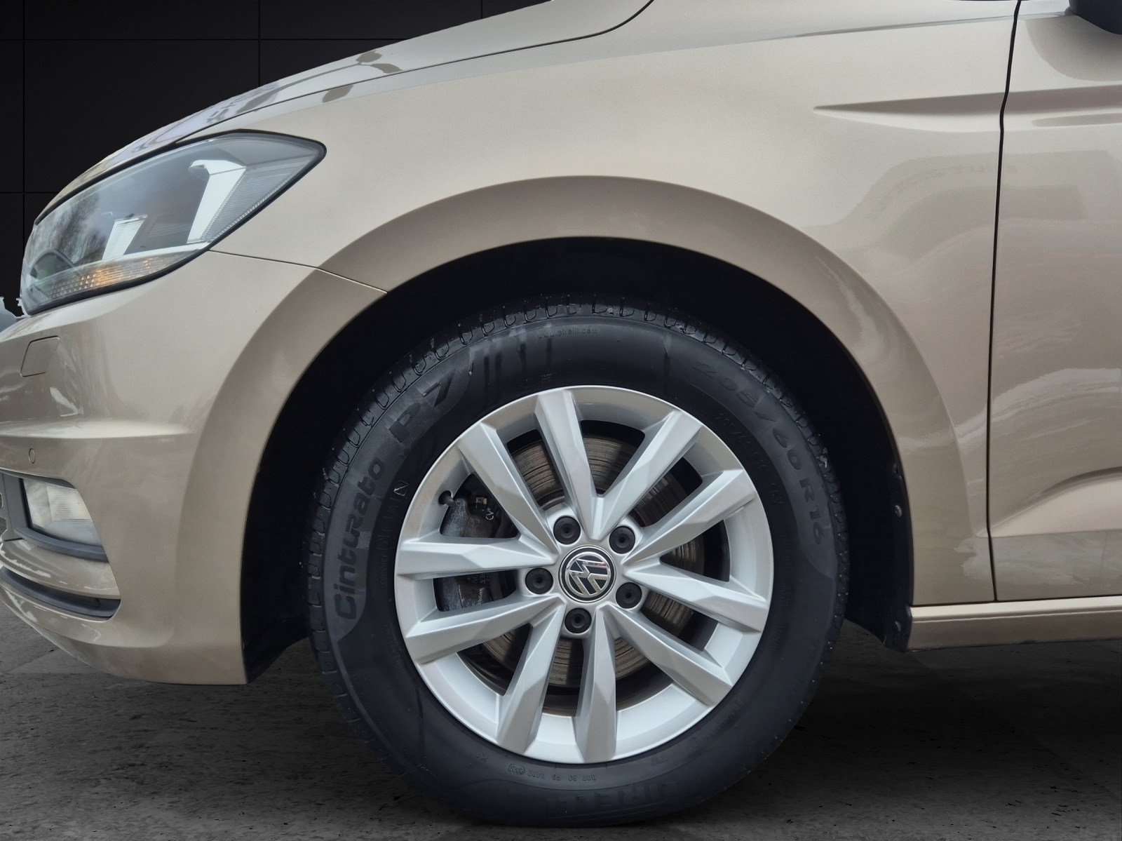 Fahrzeugabbildung Volkswagen Touran 2.0 TDI Comfortline DSG ACC Standhzg SHZ RFK