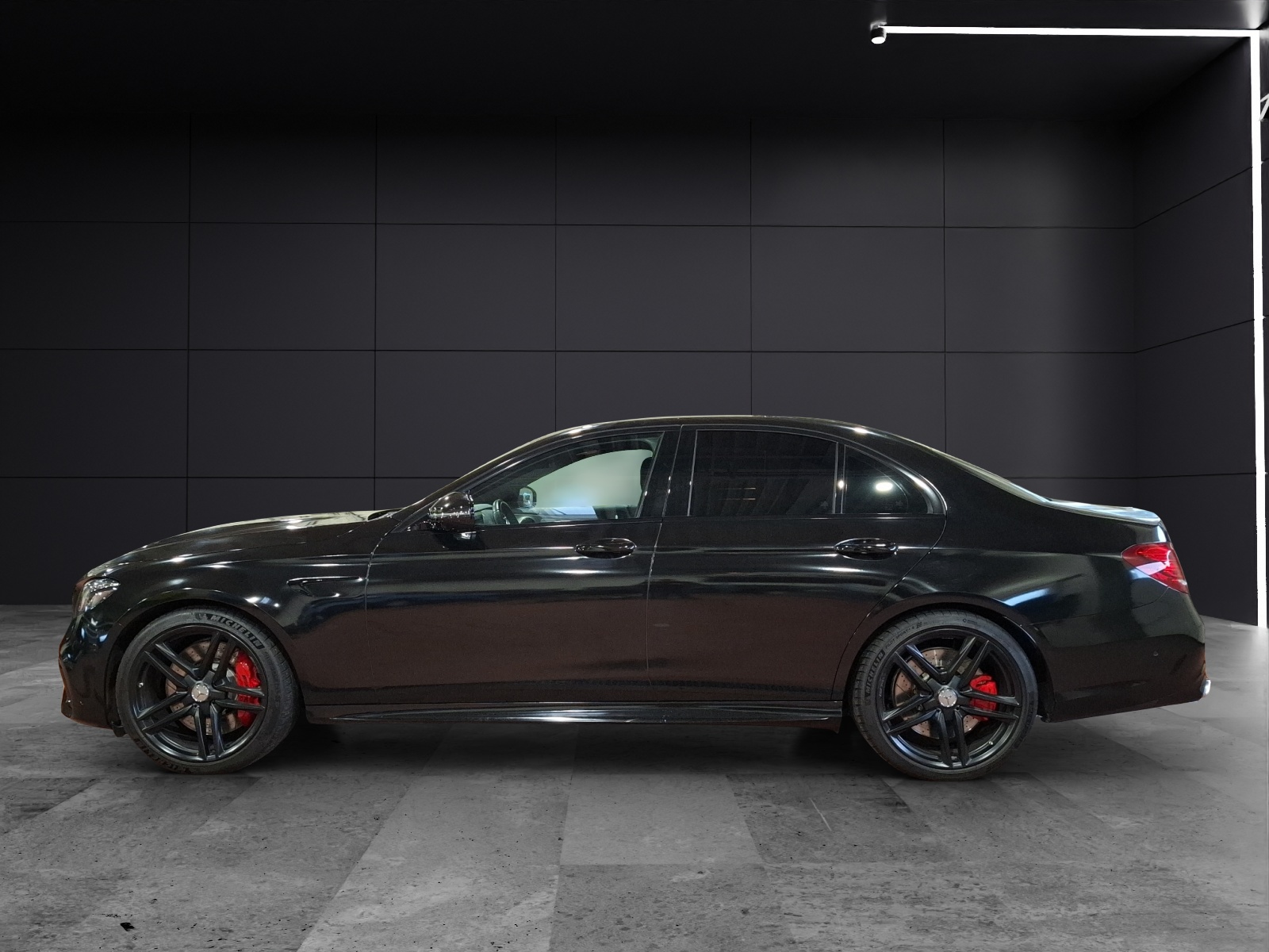 Fahrzeugabbildung Mercedes-Benz E Limousine E 63 S AMG 4Matic+ MultiBeam Navi Pano Sport-AGA