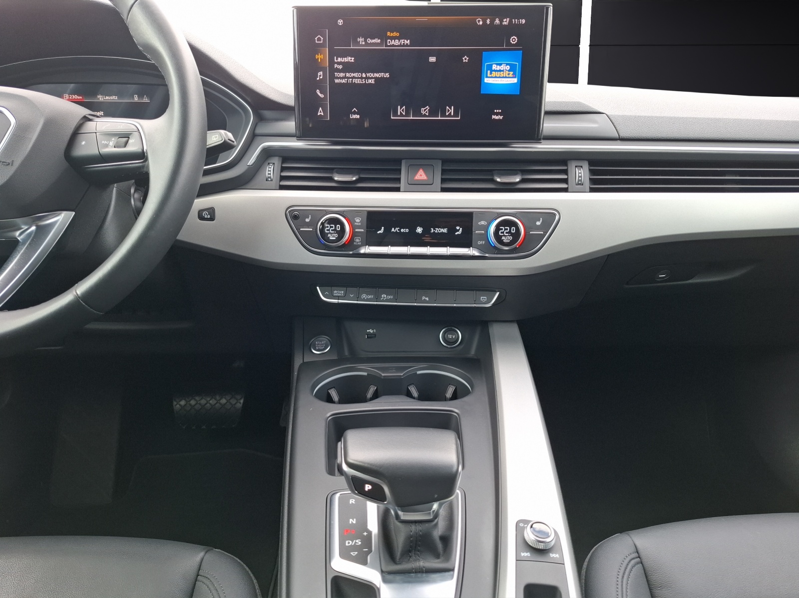 Fahrzeugabbildung Audi A4 Avant 40 TDI advanced S-tronic Navi AVC ACC PDC SH
