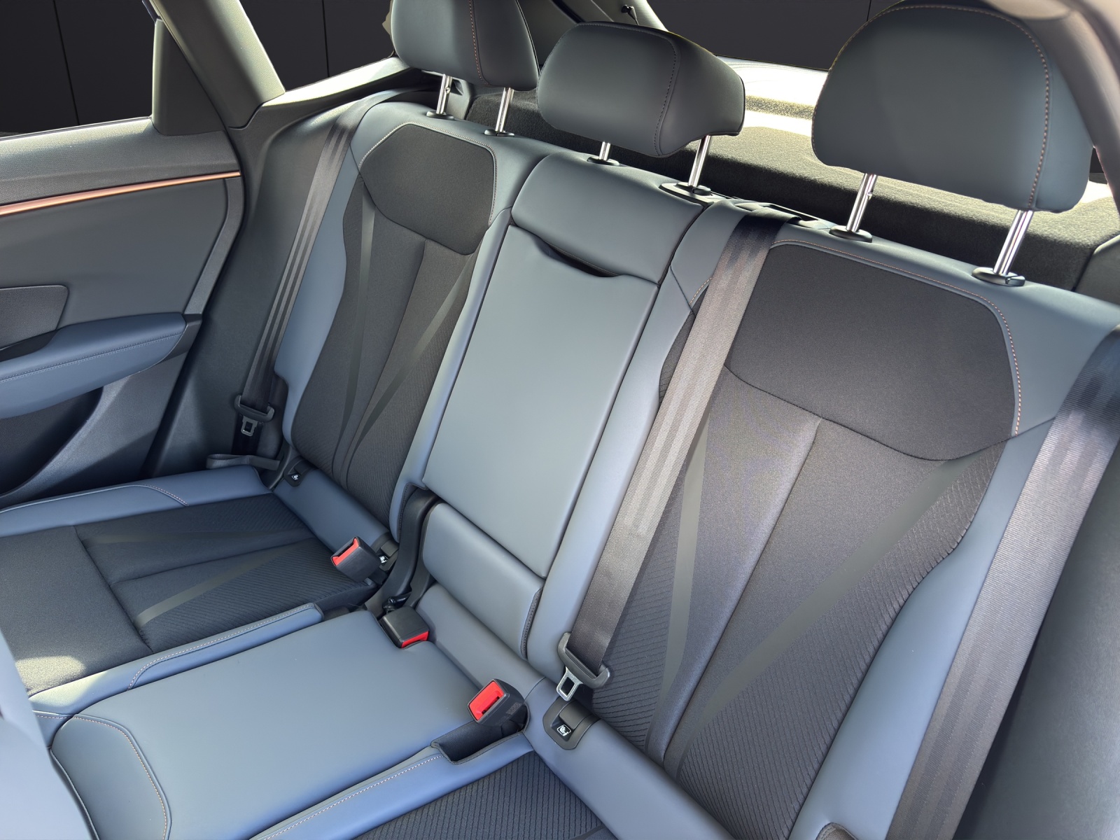 Fahrzeugabbildung CUPRA Terramar 2.0 TSI DSG 4x4 AHZ Matrix LED Pano Keyless SH