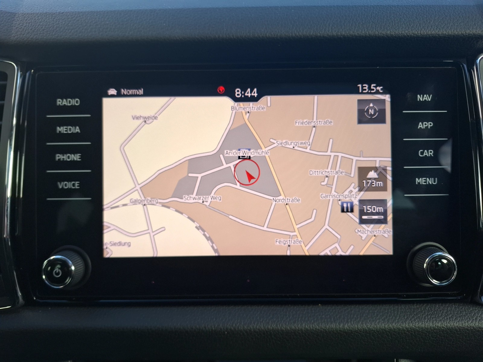 Fahrzeugabbildung SKODA Kodiaq TSI Style 4x4 LED AHK ACC Navi Pano RFK SHZ