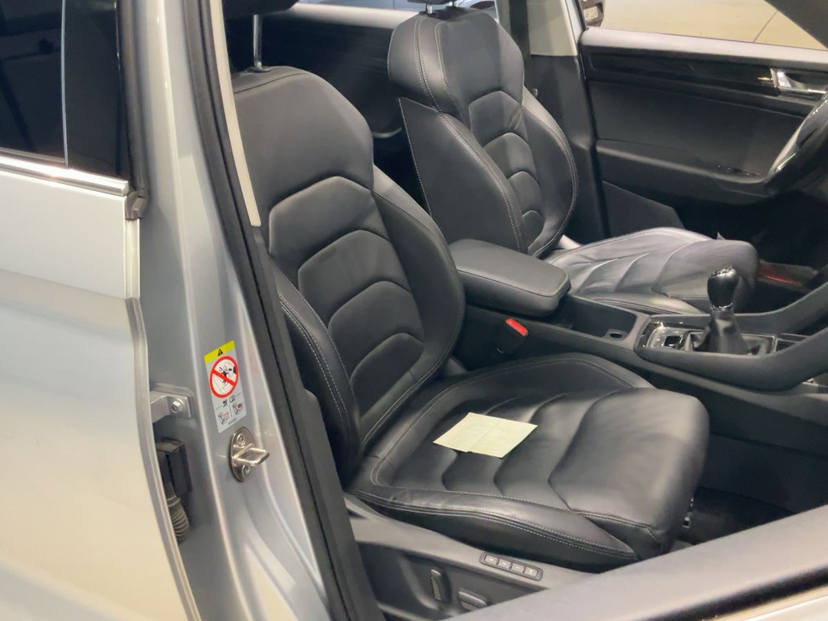 Fahrzeugabbildung SKODA Kodiaq TSI Style 4x4 LED AHK ACC Navi Pano RFK SHZ