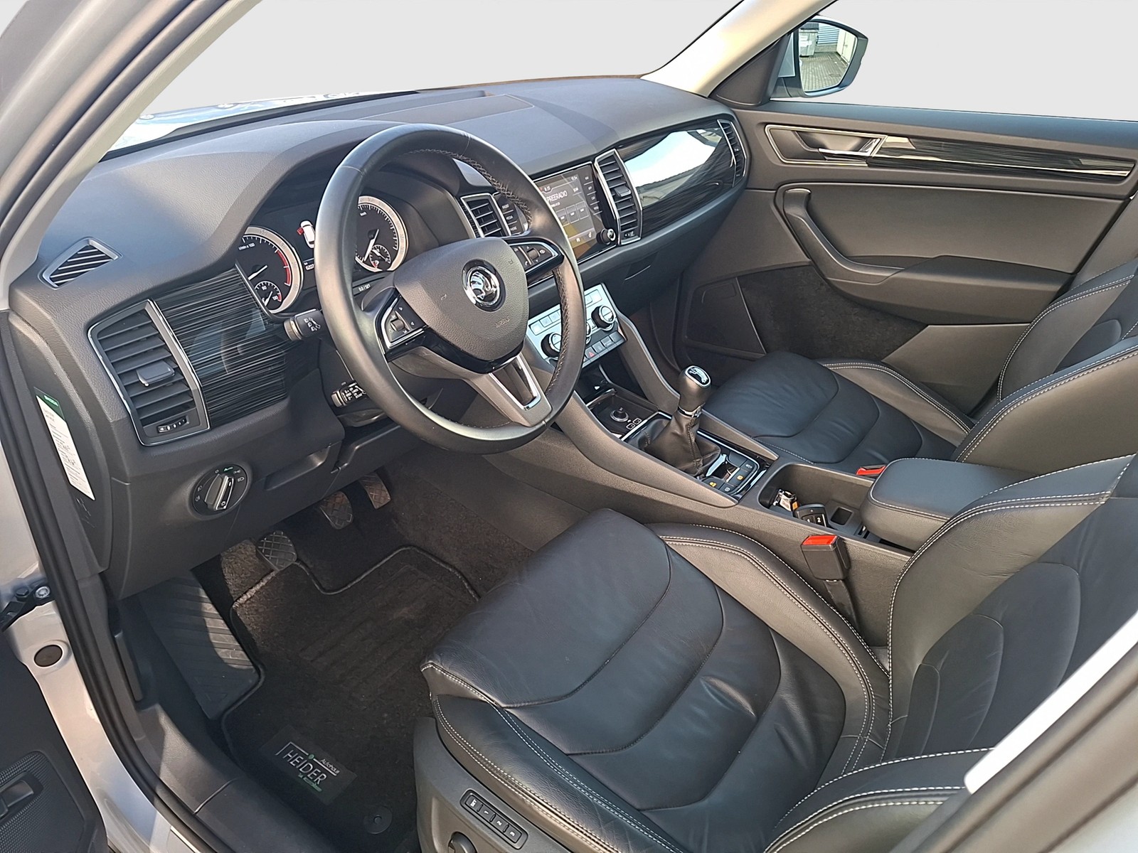 Fahrzeugabbildung SKODA Kodiaq TSI Style 4x4 LED AHK ACC Navi Pano RFK SHZ