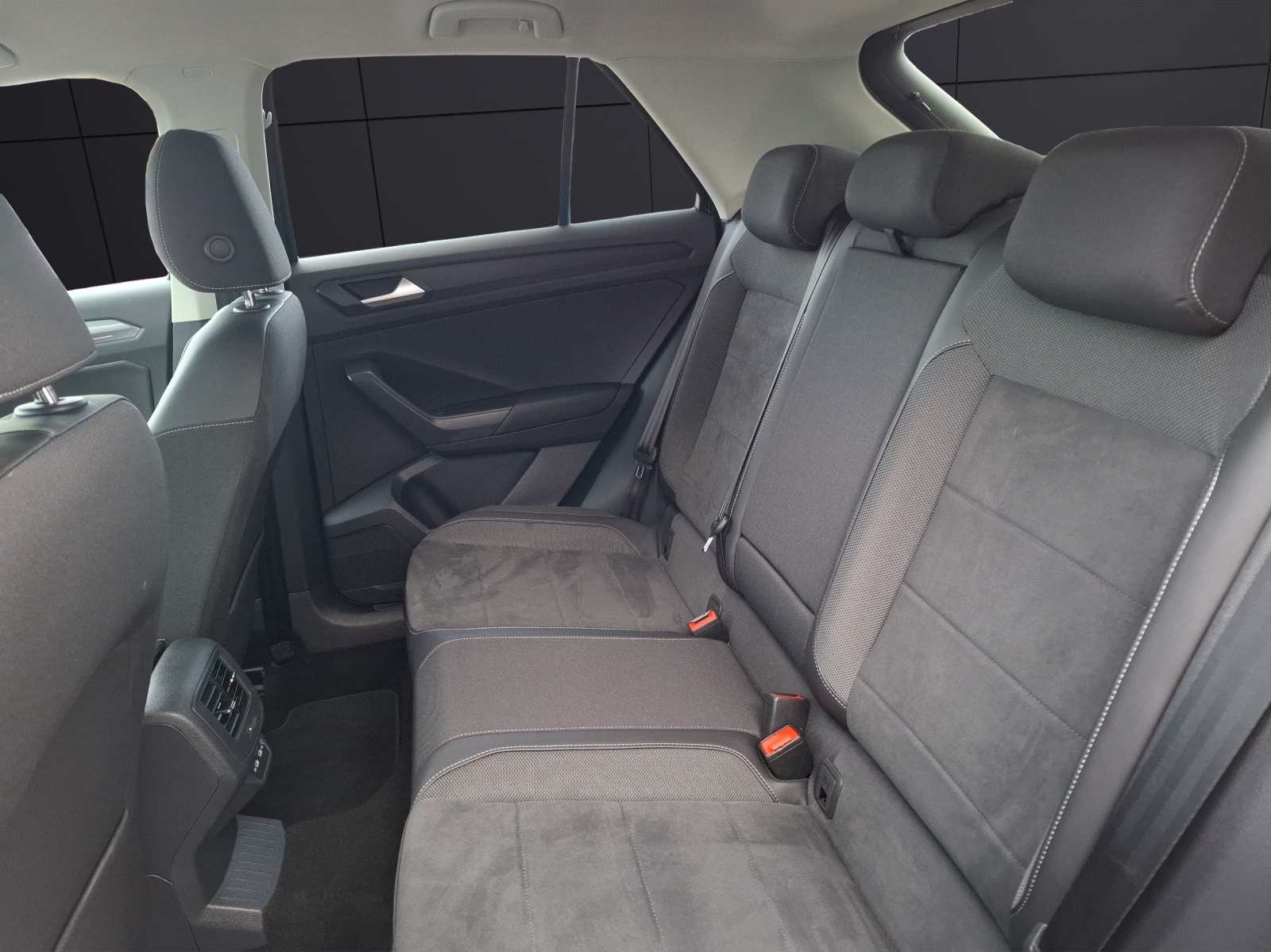 Fahrzeugabbildung Volkswagen T-Roc TSI Style DSG LED Navi AID ACC Park-Assist SH