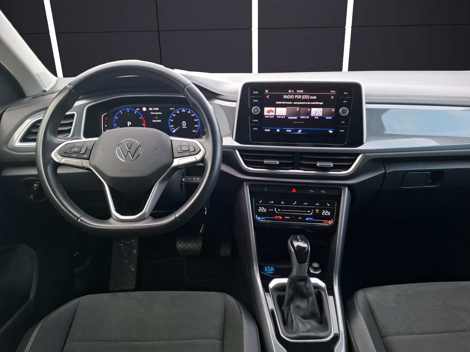 Fahrzeugabbildung Volkswagen T-Roc TSI Style DSG LED Navi AID ACC Park-Assist SH