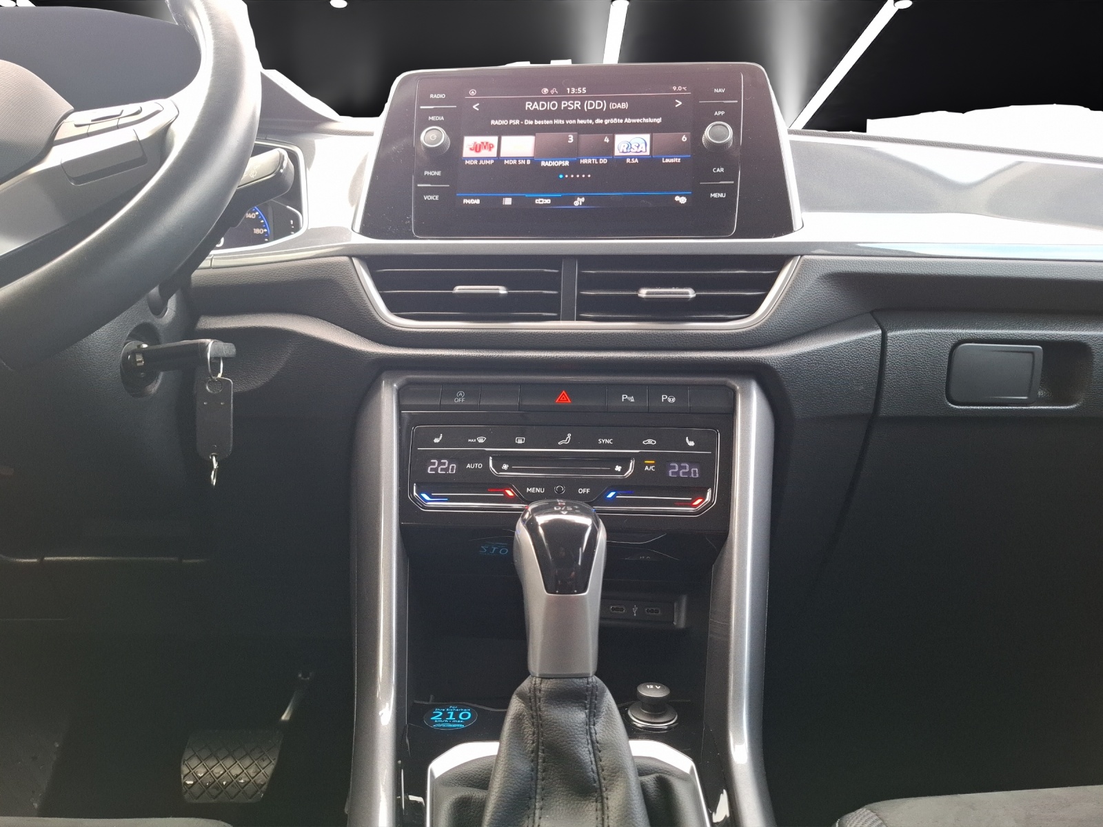 Fahrzeugabbildung Volkswagen T-Roc TSI Style DSG LED Navi AID ACC Park-Assist SH