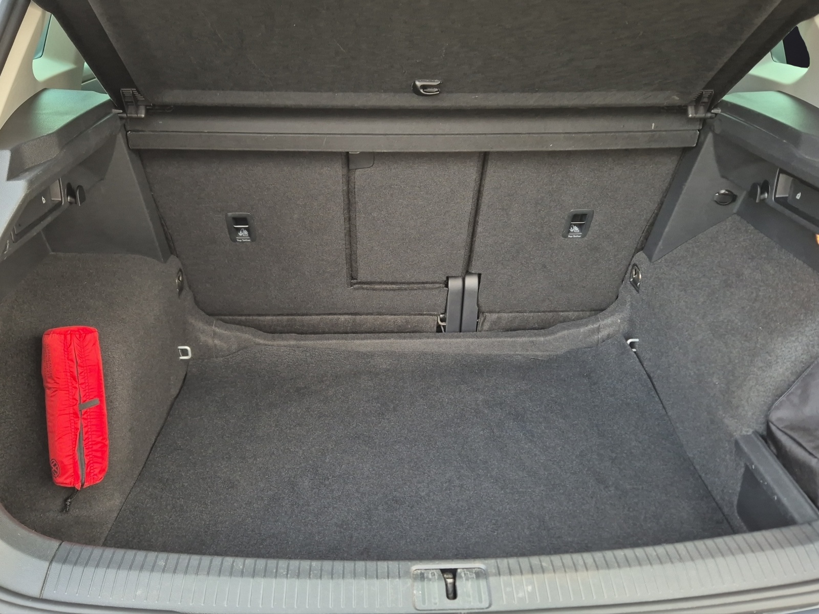 Fahrzeugabbildung Volkswagen Tiguan TSI Life LED AHK Navi Pano ACC Park-Assist SH 18