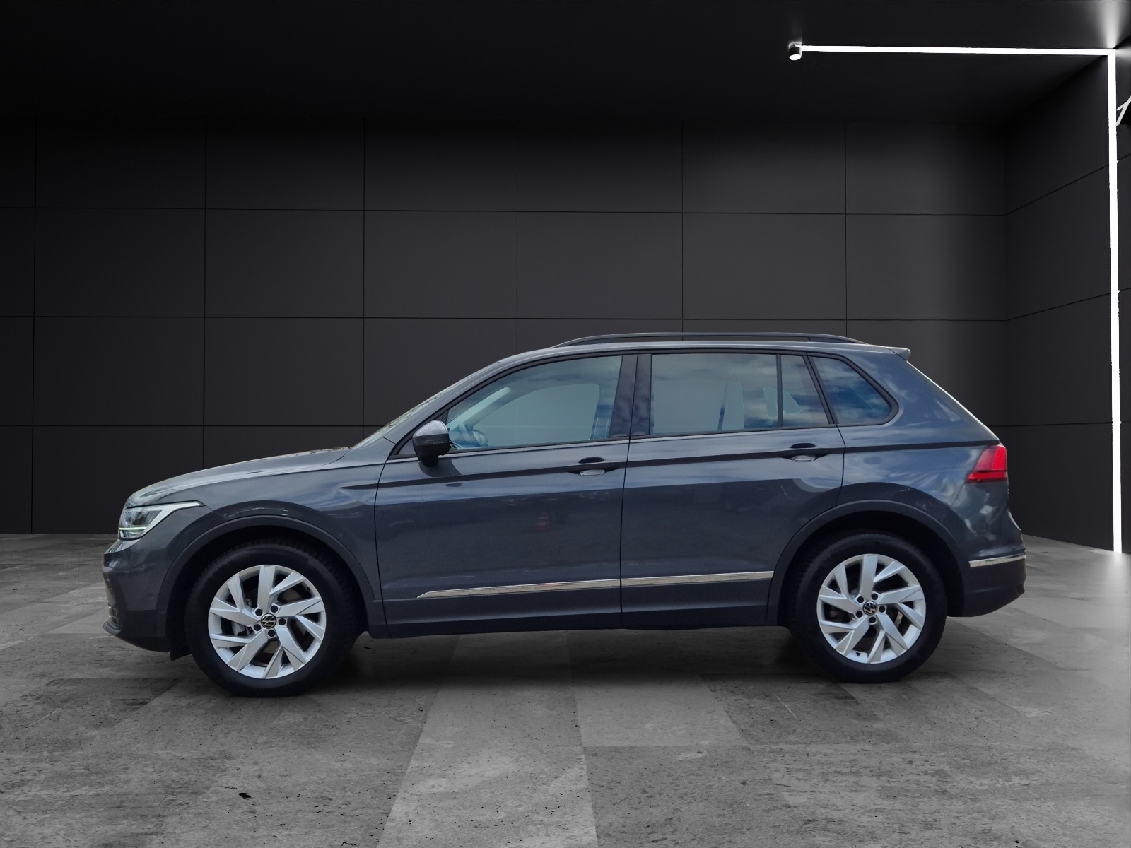 Fahrzeugabbildung Volkswagen Tiguan TSI Life LED AHK Navi Pano ACC Park-Assist SH 18