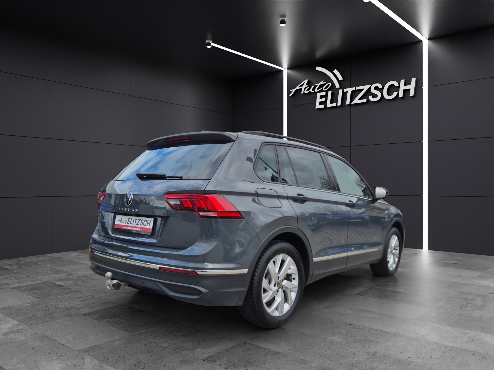 Fahrzeugabbildung Volkswagen Tiguan TSI Life LED AHK Navi Pano ACC Park-Assist SH 18