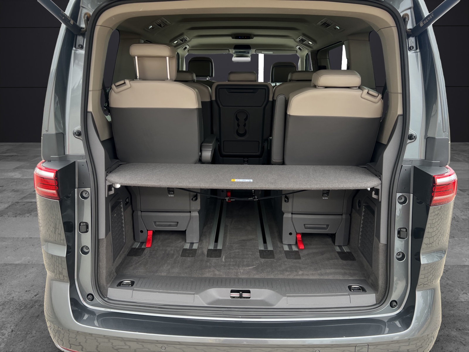 Fahrzeugabbildung Volkswagen T7 Multivan eHybrid Life Standhzg. LED AHK Navi AID ACC RFK SH
