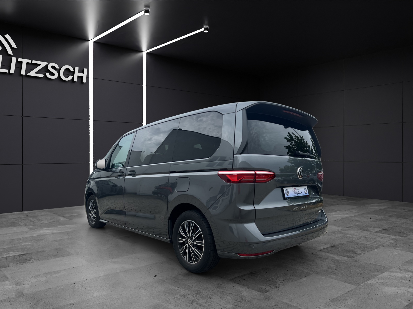Fahrzeugabbildung Volkswagen T7 Multivan eHybrid Life Standhzg. LED AHK Navi AID ACC RFK SH