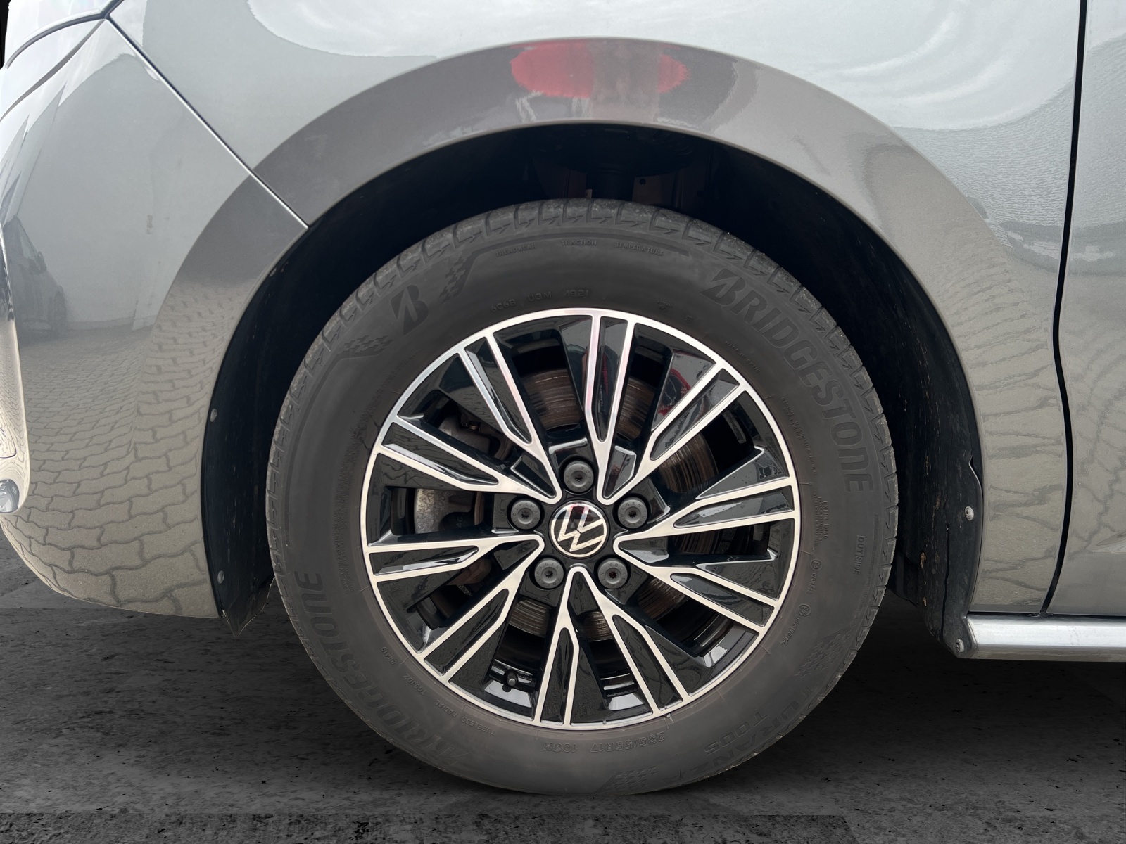 Fahrzeugabbildung Volkswagen T7 Multivan eHybrid Life Standhzg. LED AHK Navi AID ACC RFK SH