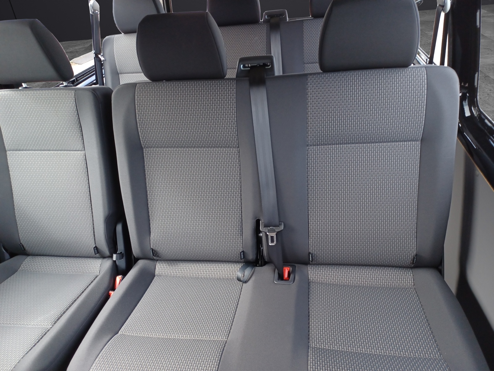 Fahrzeugabbildung Volkswagen T6 Kombi T6.1 TDI 8 Sitze LR NAVI LED KLIMA