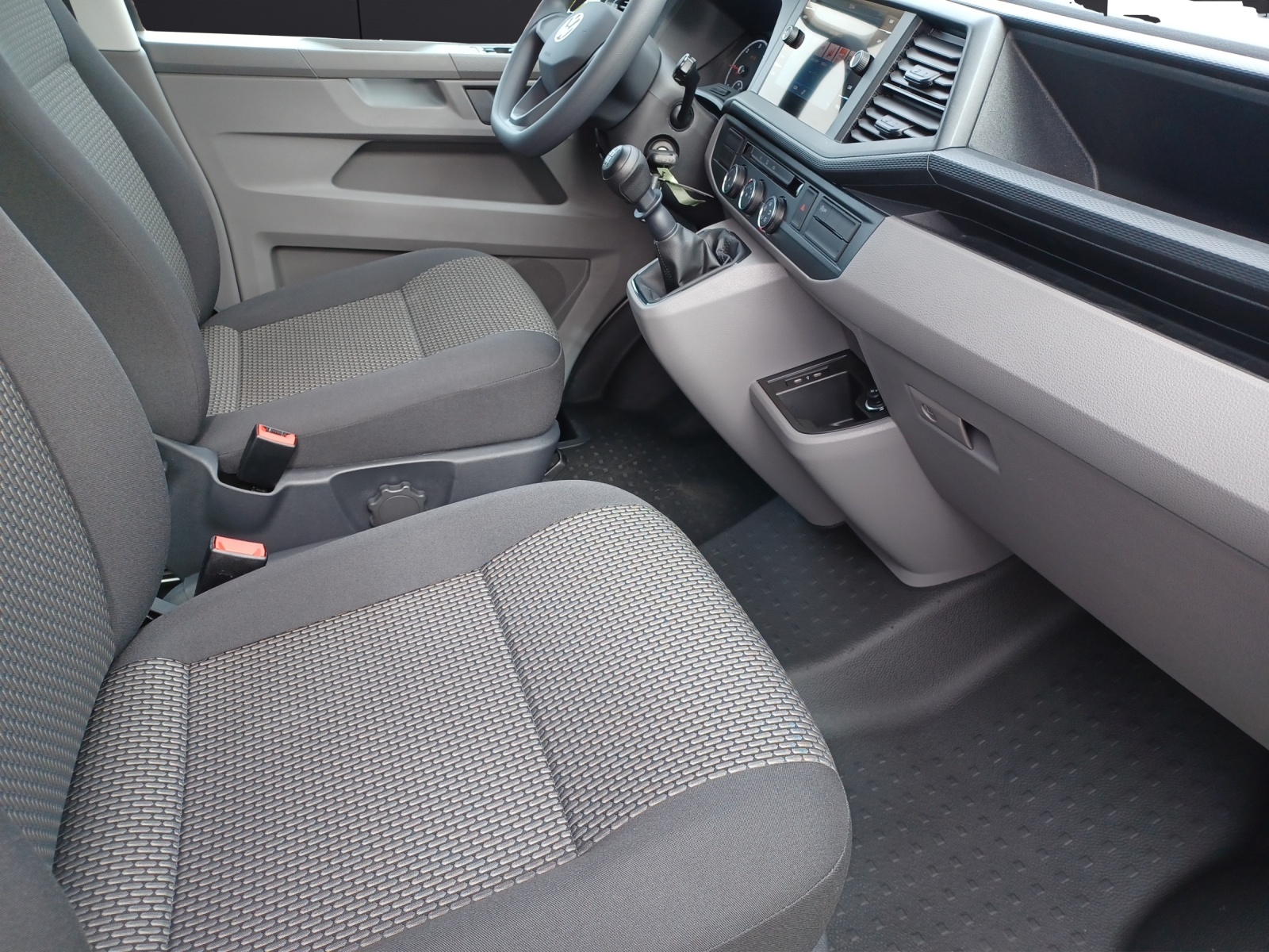 Fahrzeugabbildung Volkswagen T6 Kombi T6.1 TDI 8 Sitze LR NAVI LED KLIMA