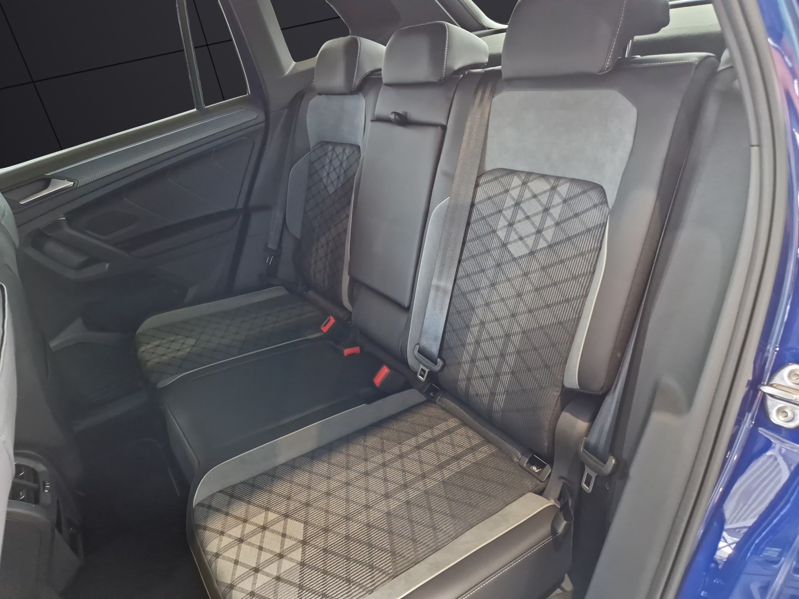 Fahrzeugabbildung Volkswagen Tiguan R-Line 4M MATRIX ACC 20