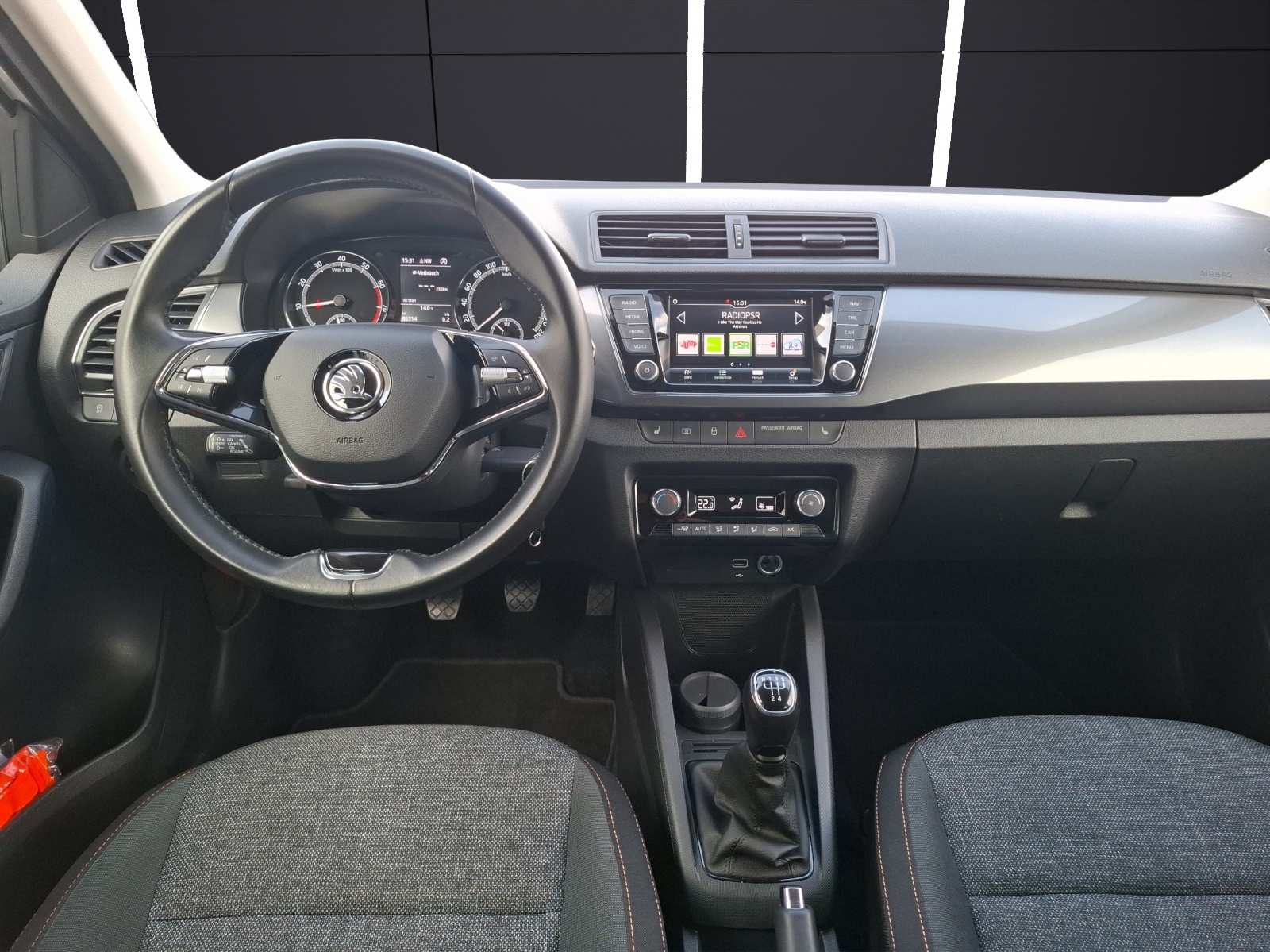 Fahrzeugabbildung SKODA Fabia Combi TSI Ambition LED Navi ACC PDC SH LM