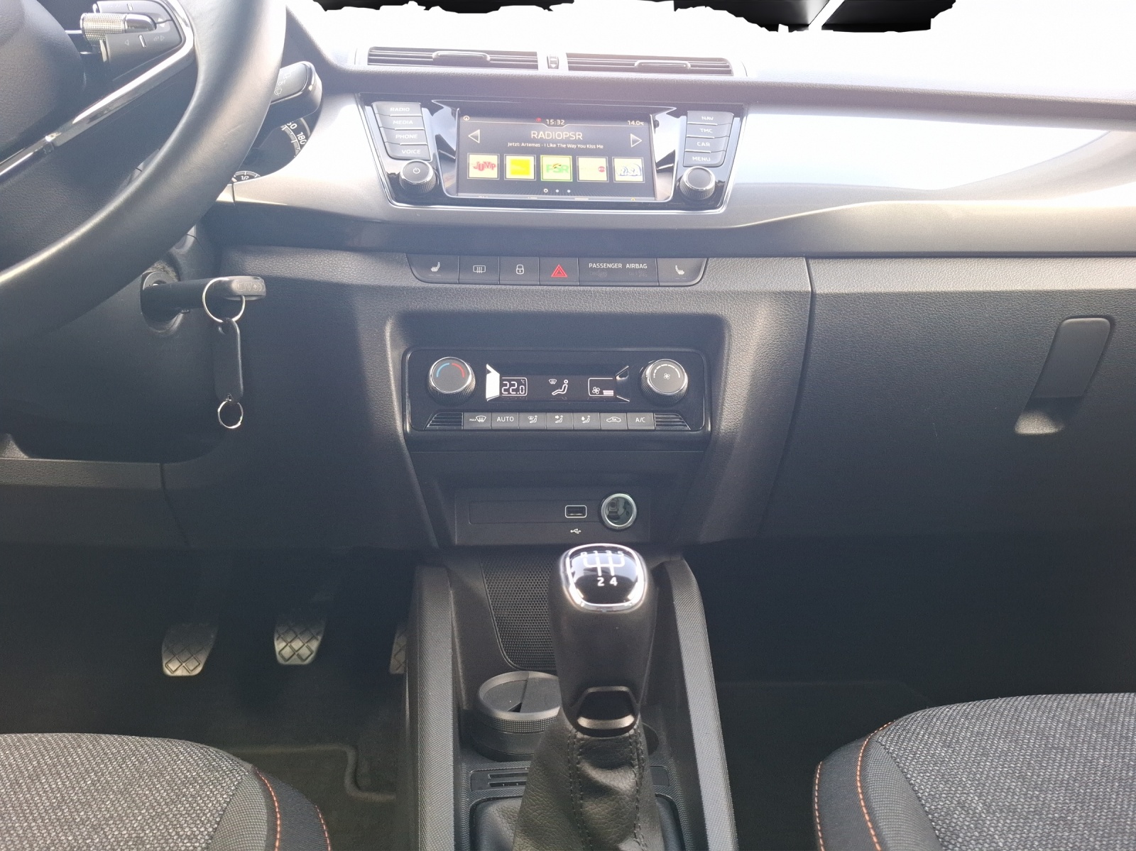 Fahrzeugabbildung SKODA Fabia Combi TSI Ambition LED Navi ACC PDC SH LM