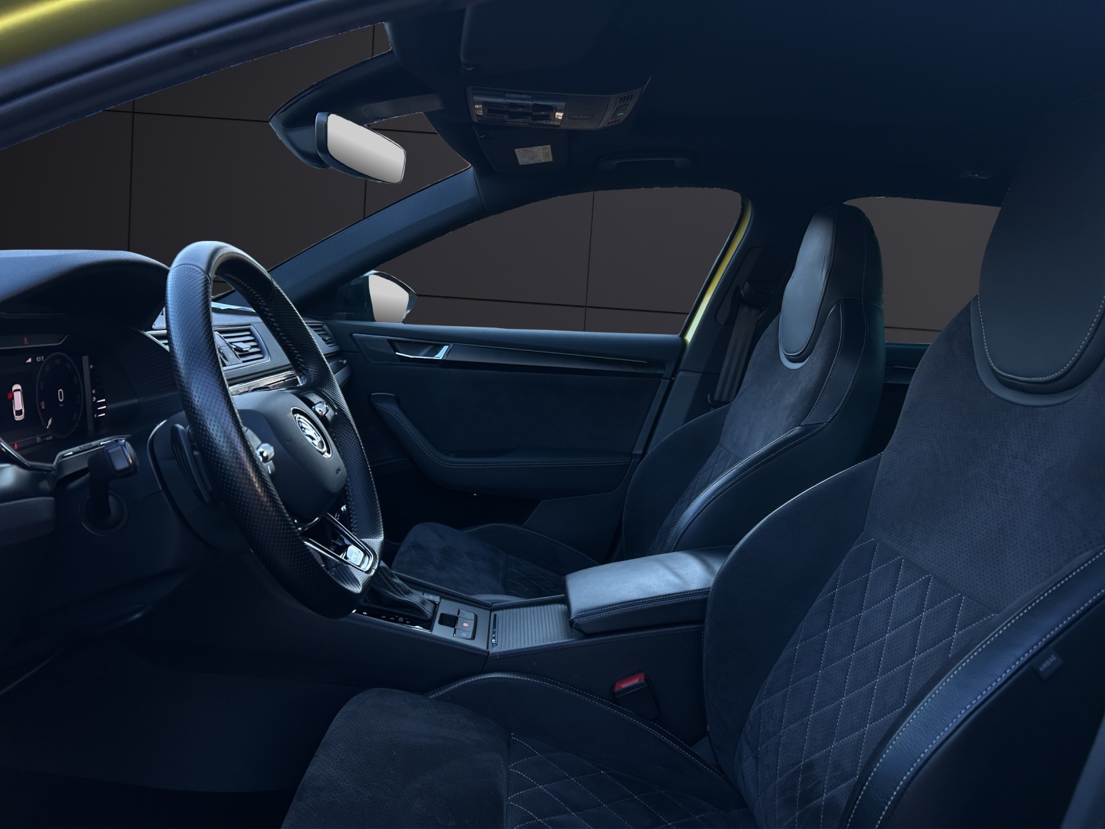 Fahrzeugabbildung SKODA Superb Combi Sportline iV Matrix STH AHK SH PANO Canton Navi Klima